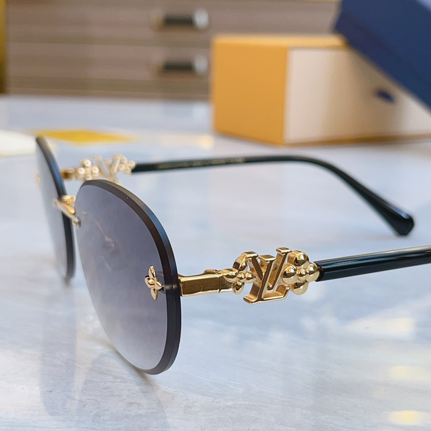 ，【LOUIS VUITTO*】路易*威登新款太阳镜，MODEL：Z24591，SIZE：64口16-1
