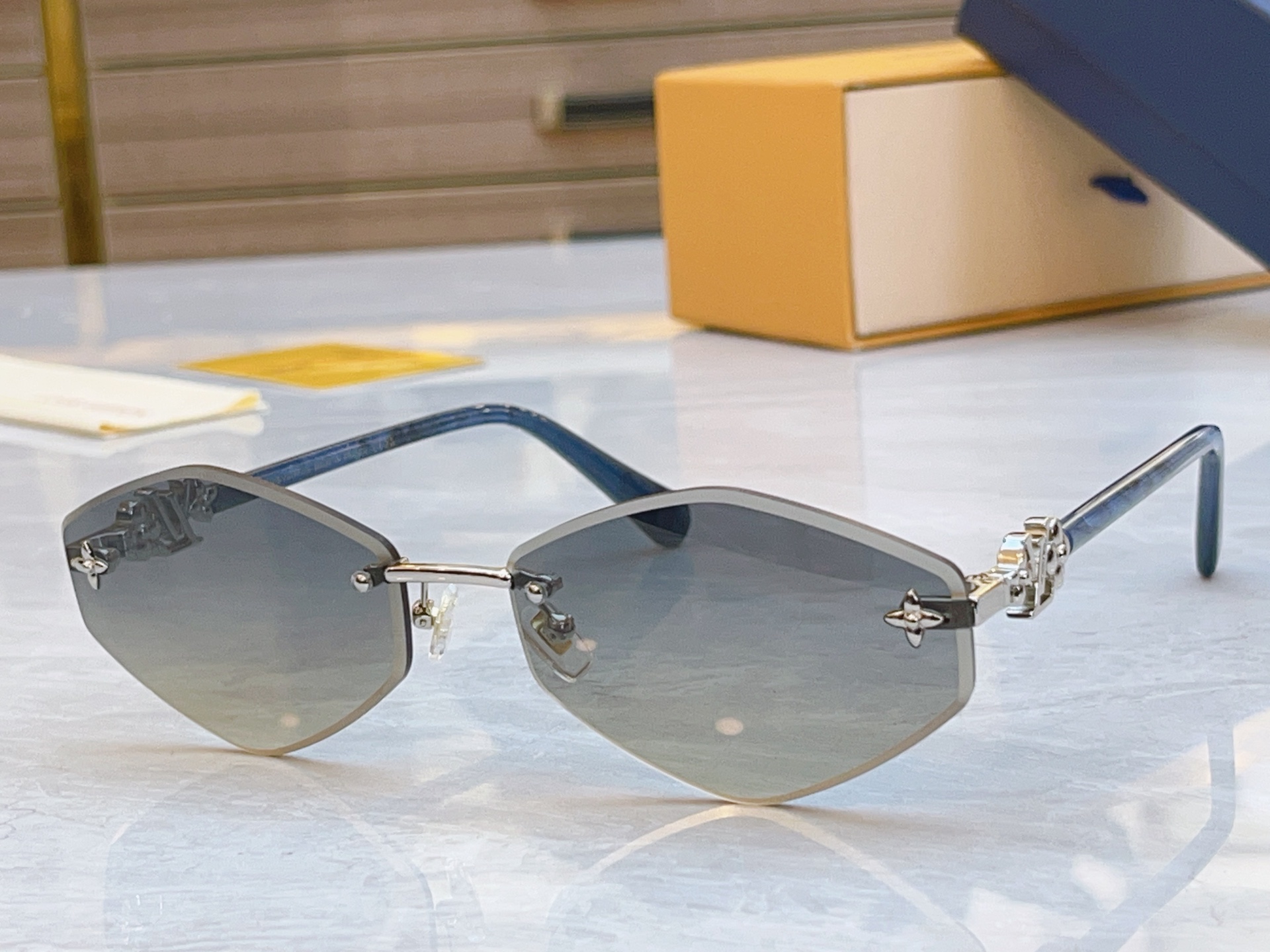 ，【LOUIS VUITTO*】路易*威登新款太阳镜，MODEL：Z24601，SIZE：63口167-