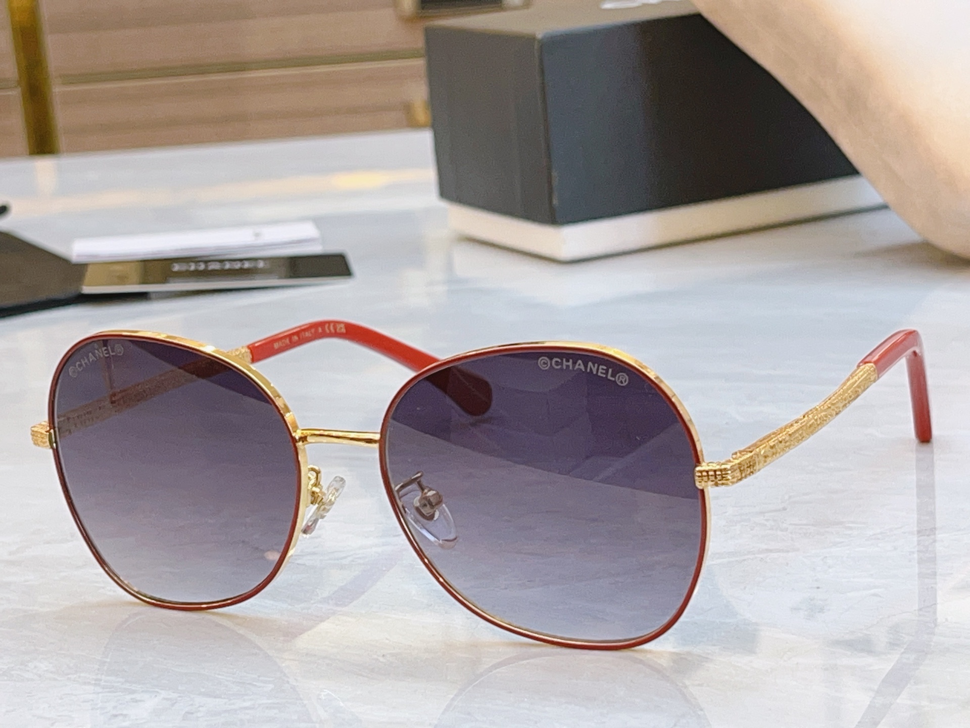 ，【CHANE*】香奈儿新款太阳镜🕶️🕶️，MODEL：CH2217J，SIZE：57口17-142