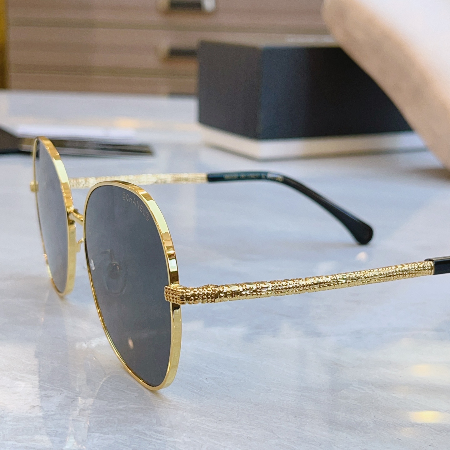 ，【CHANE*】香奈儿新款太阳镜🕶️🕶️，MODEL：CH2217J，SIZE：57口17-142