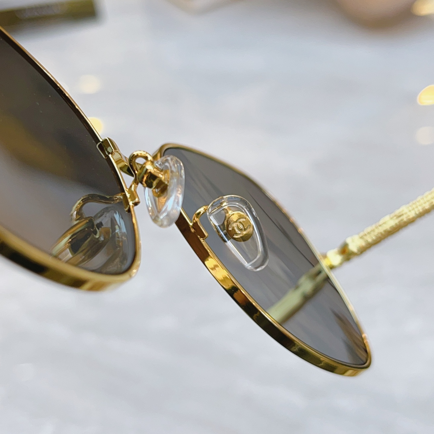，【CHANE*】香奈儿新款太阳镜🕶️🕶️，MODEL：CH2217J，SIZE：57口17-142