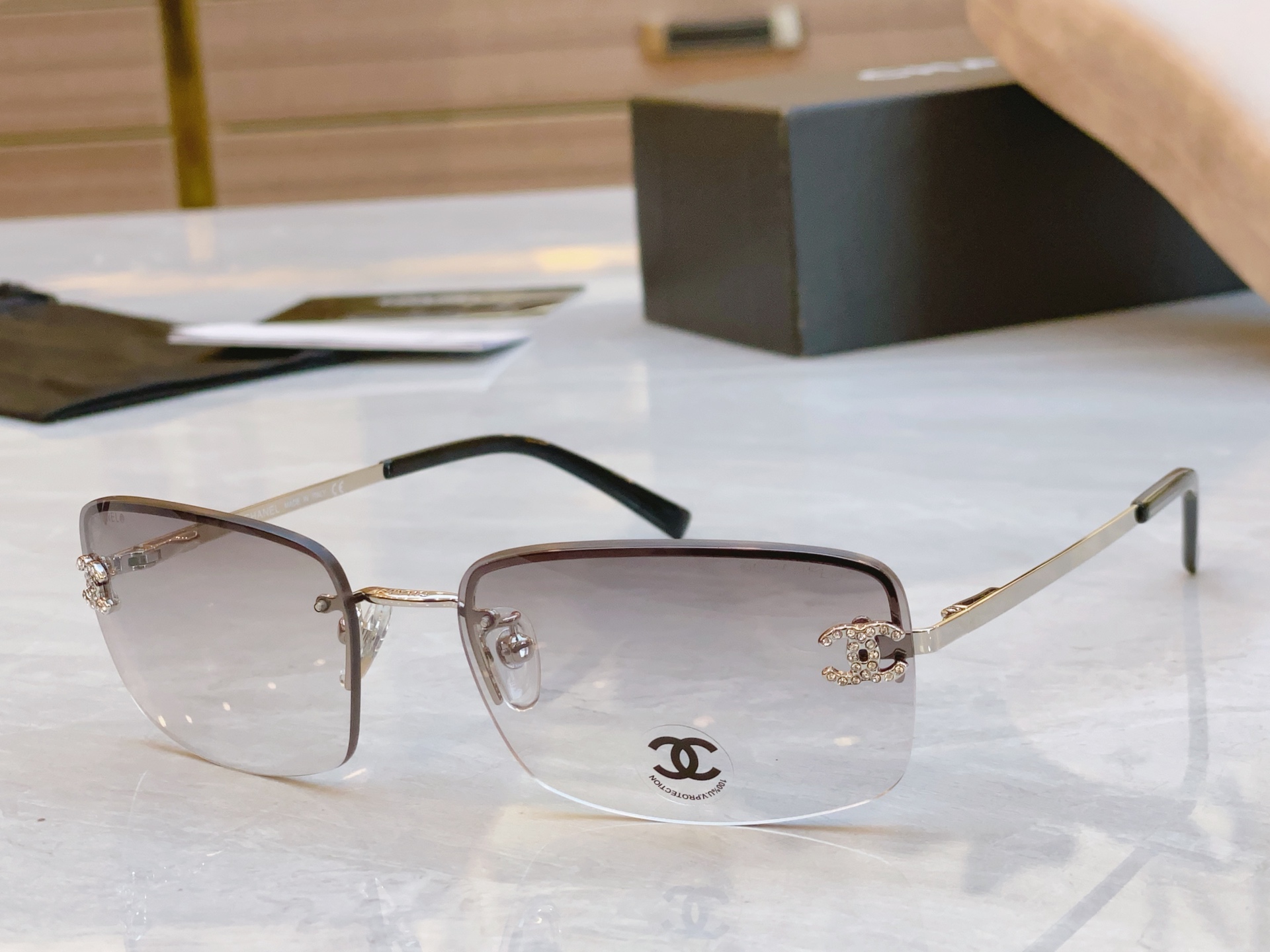 ，【CHANE*】香奈儿新款太阳镜🕶️🕶️，MODEL：CH4093-B，SIZE：56口16-130