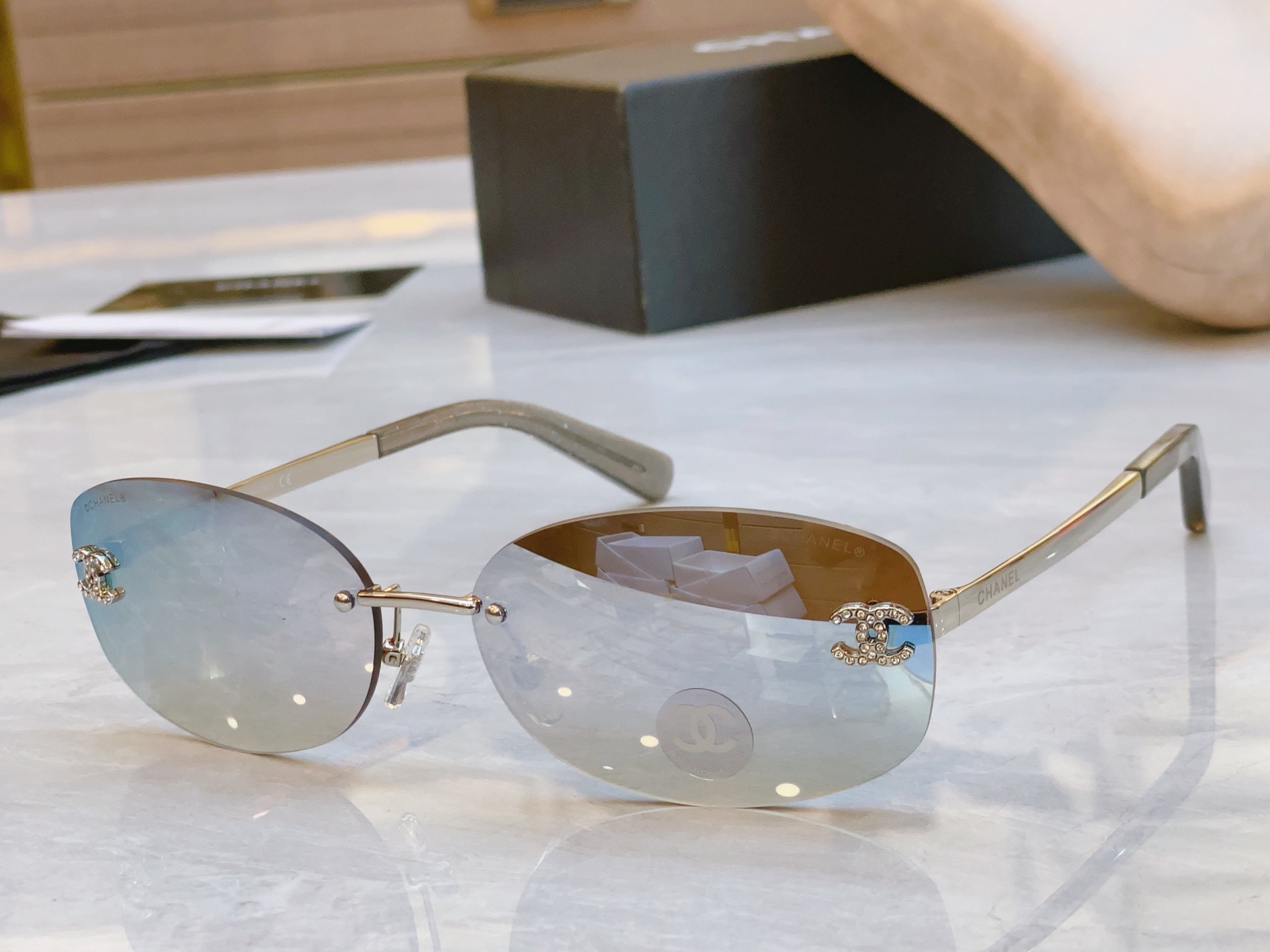 ，【CHANE*】香奈儿新款太阳镜🕶️🕶️，MODEL：A71559，SIZE：62口16-145
