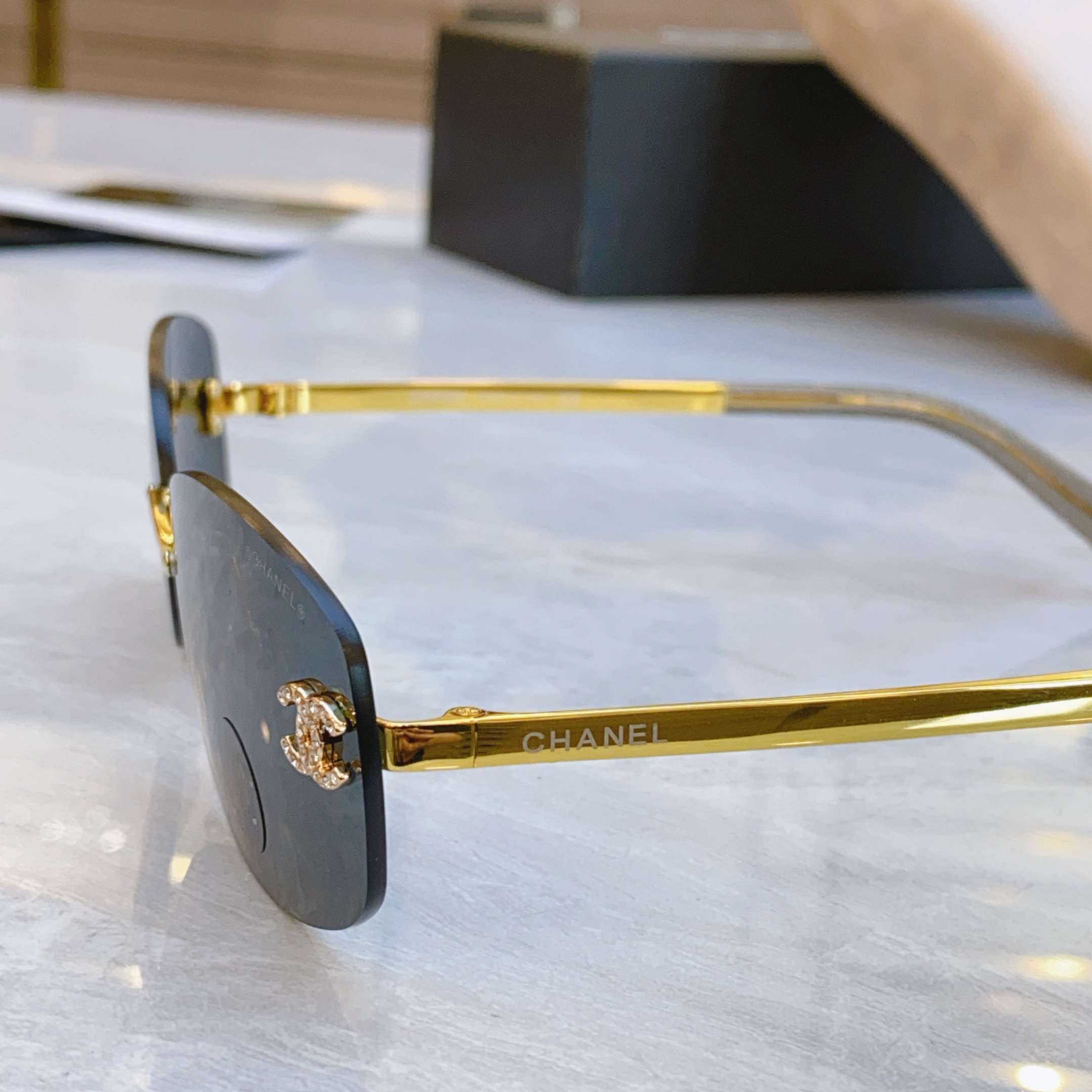 ，【CHANE*】香奈儿新款太阳镜🕶️🕶️，MODEL：A71559，SIZE：62口16-145