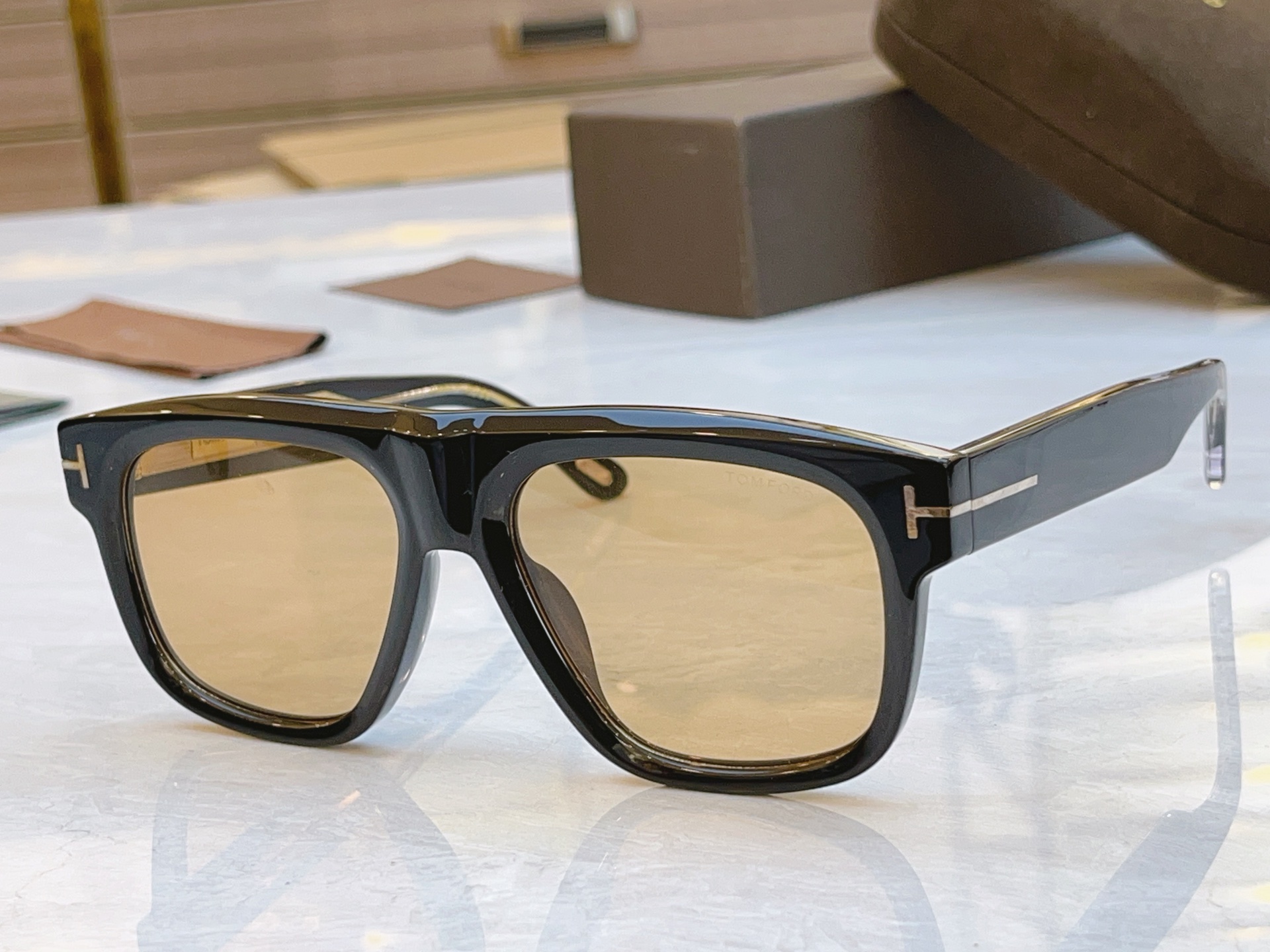 ，【TOM FOR*】汤姆*福特新款太阳镜🕶️，MODEL：FT1201，SIZE：56口17-145