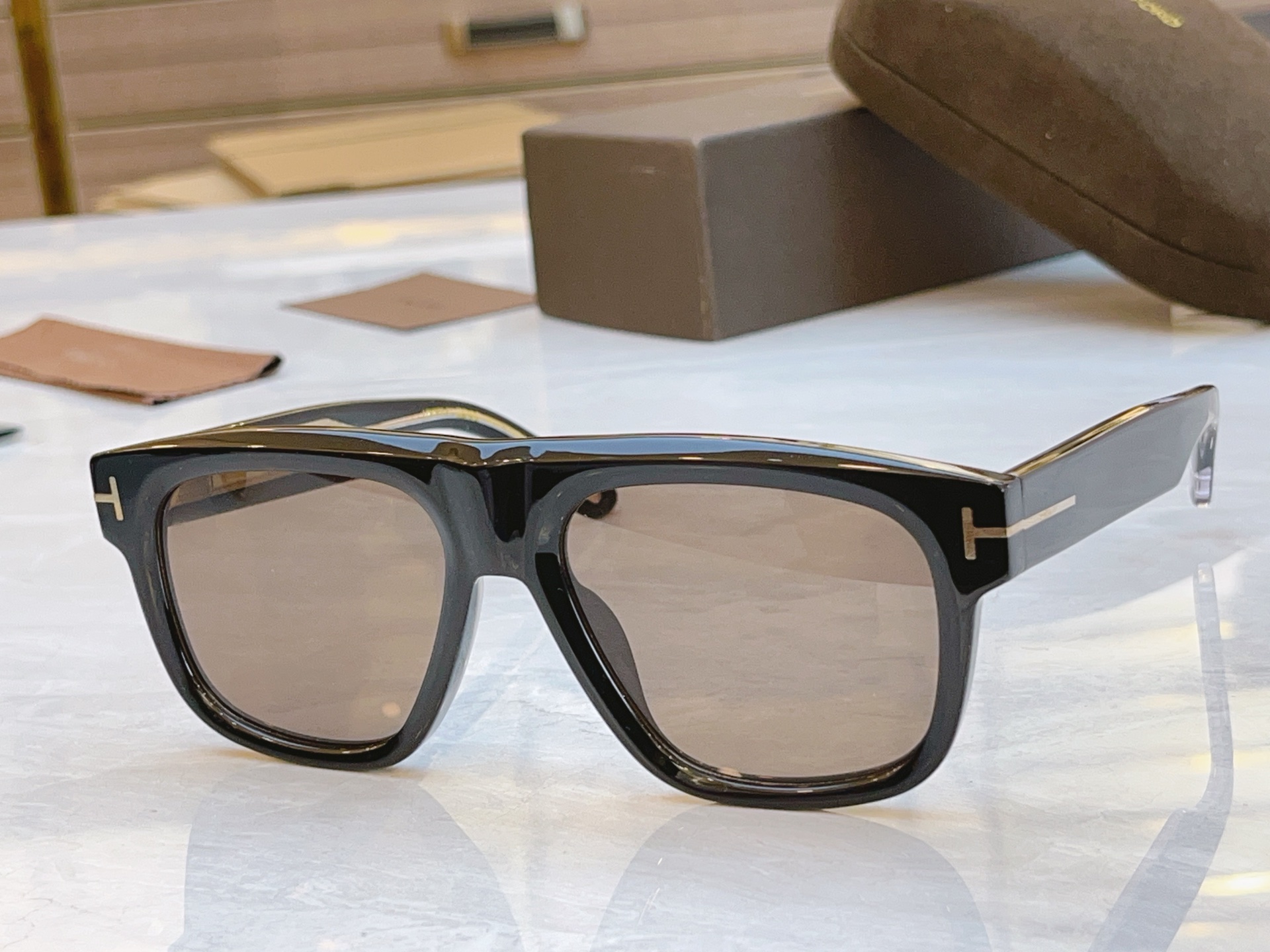 ，【TOM FOR*】汤姆*福特新款太阳镜🕶️，MODEL：FT1201，SIZE：56口17-145