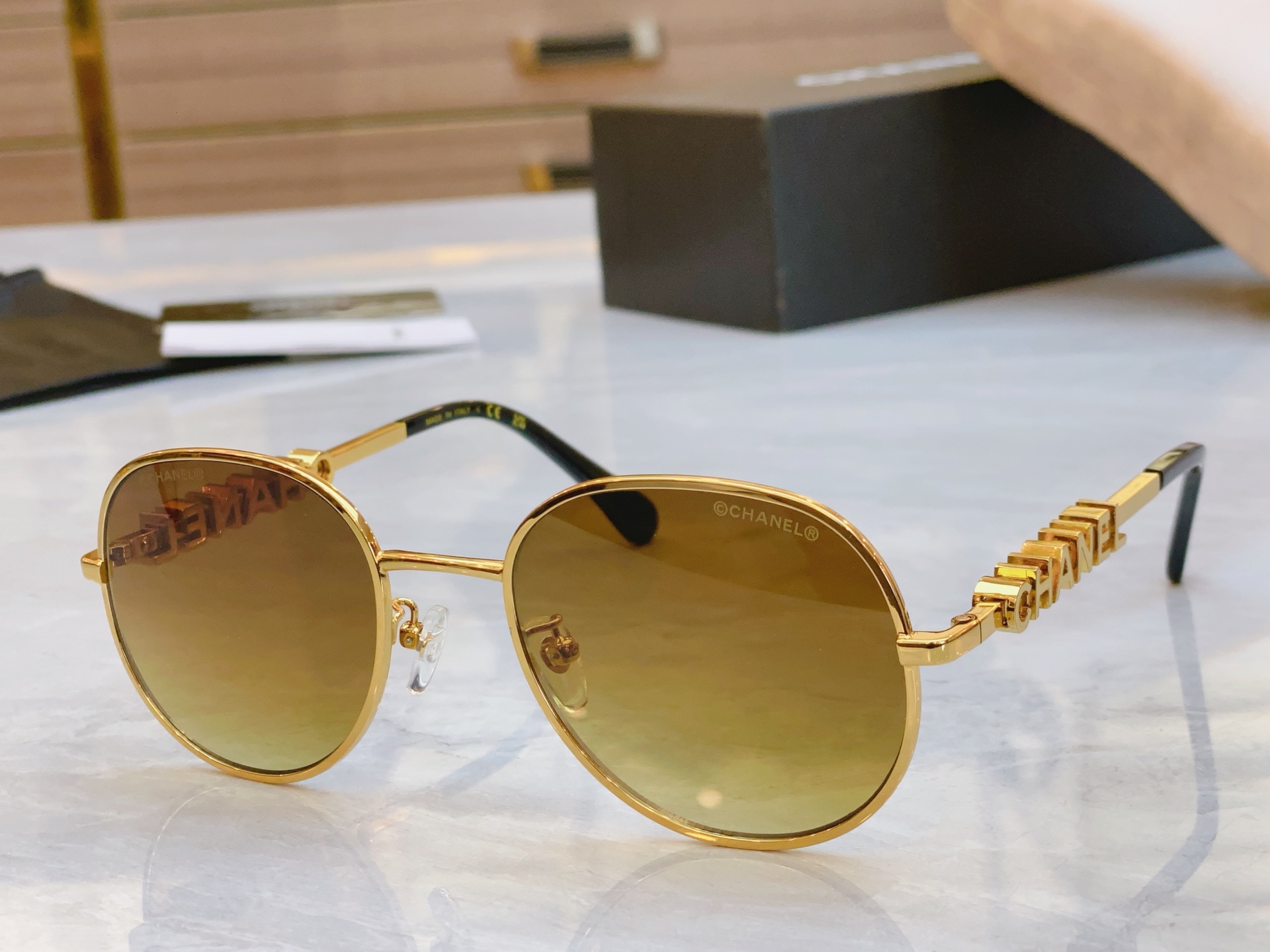 ，【CHANE*】香奈儿新款太阳镜🕶️🕶️，MODEL：C4688E，SIZE：55口21-140