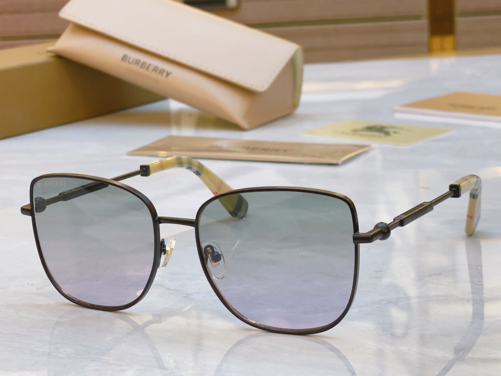 ，【BURBERR*】巴宝*莉新款光学架。MODEL：BE6019，SIZE：57口17-142
