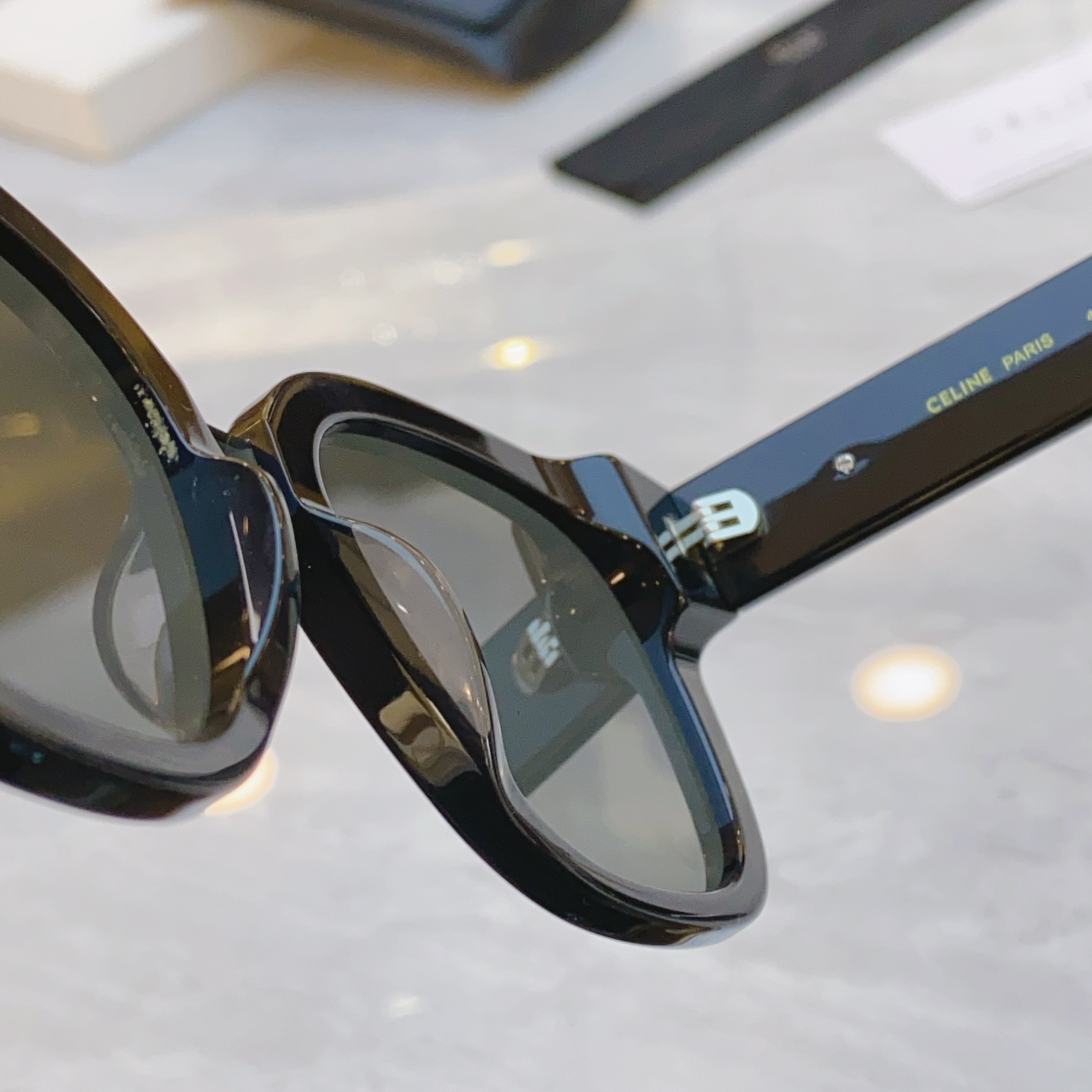 ，【CELIN*】赛*琳新款太阳镜， MODELCL42094U ，SIZE 53口21-145