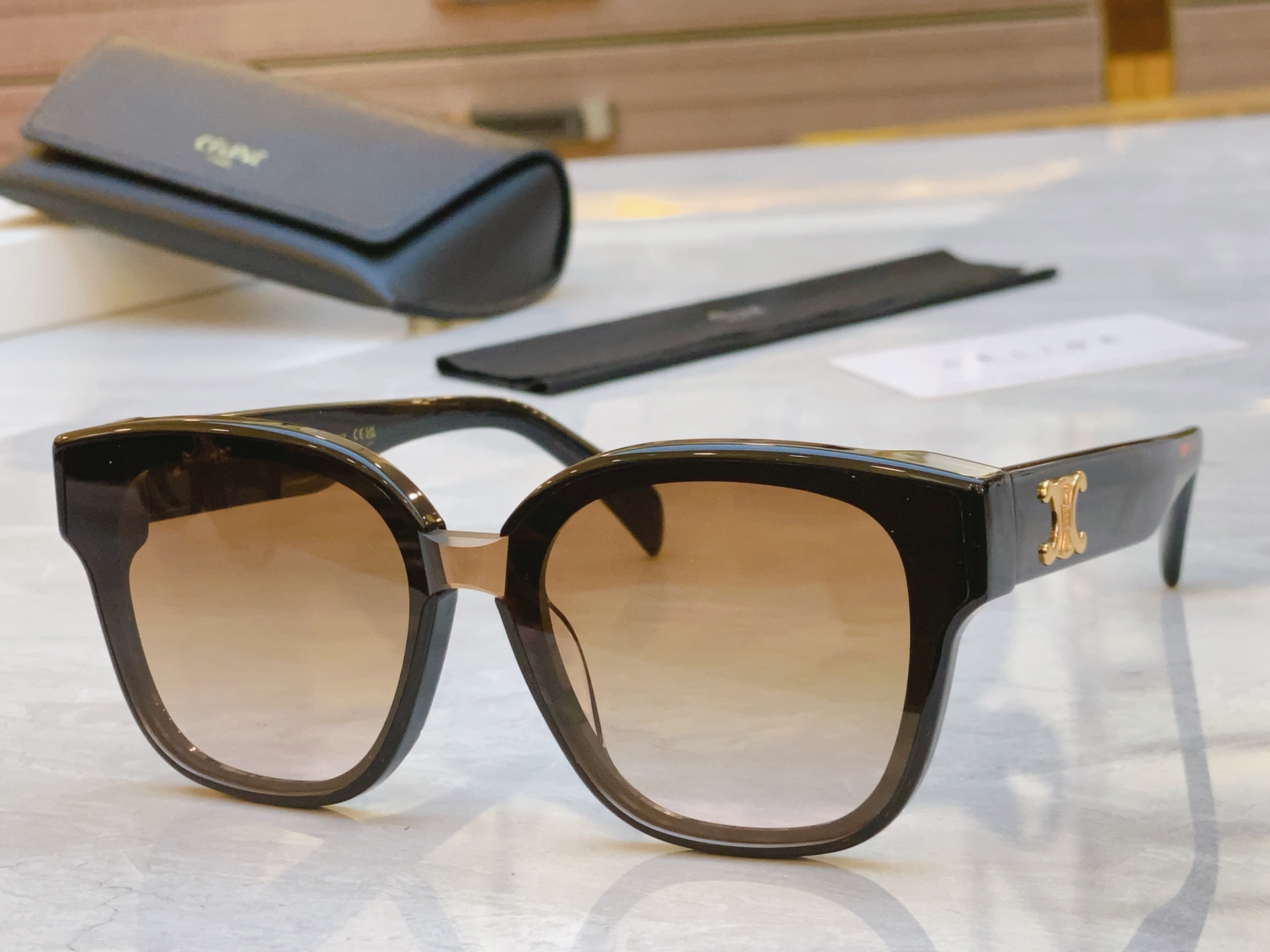，【CELIN*】赛*琳新款太阳镜， MODELCL42094U ，SIZE 53口21-145