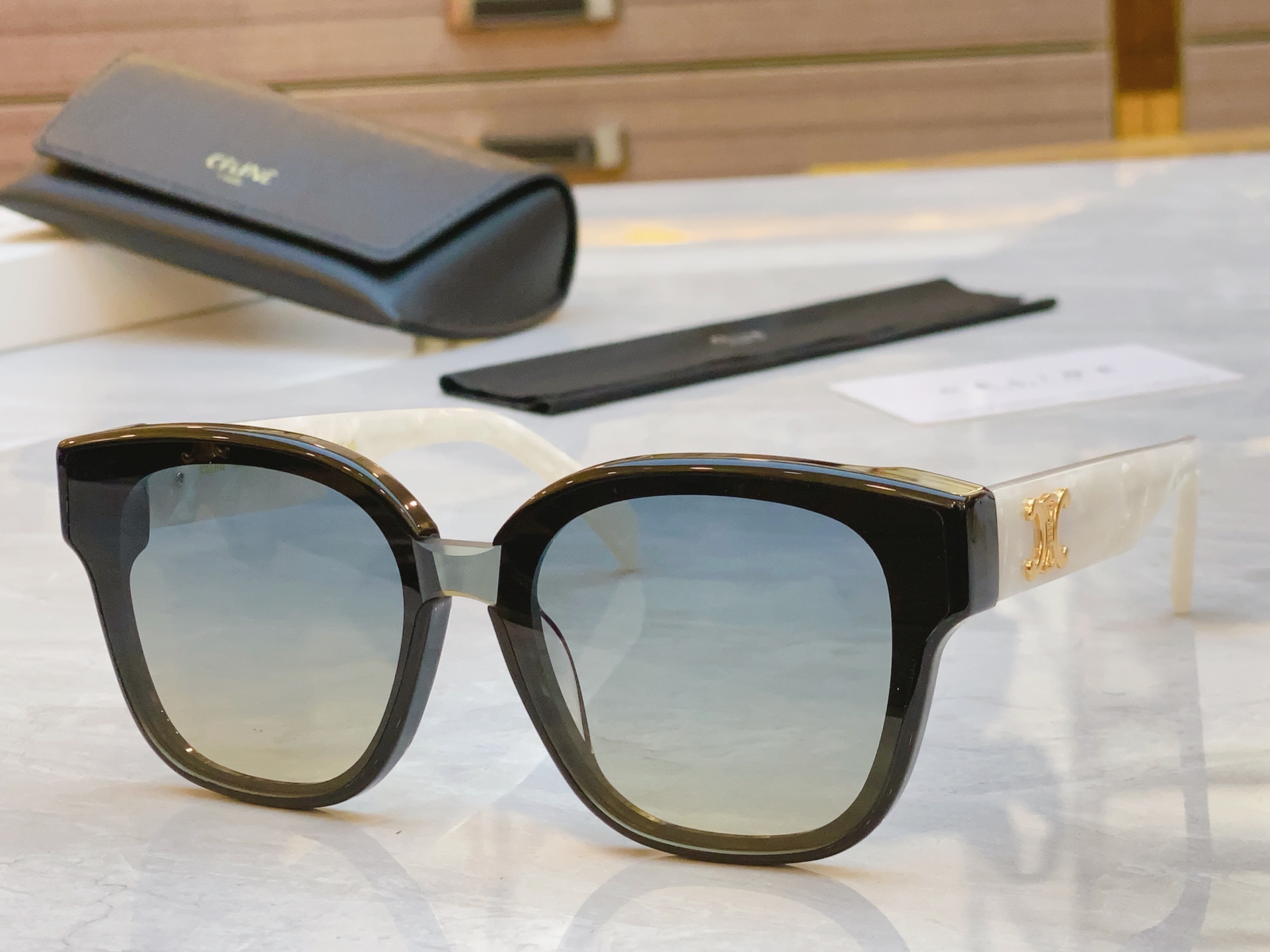 ，【CELIN*】赛*琳新款太阳镜， MODELCL42094U ，SIZE 53口21-145