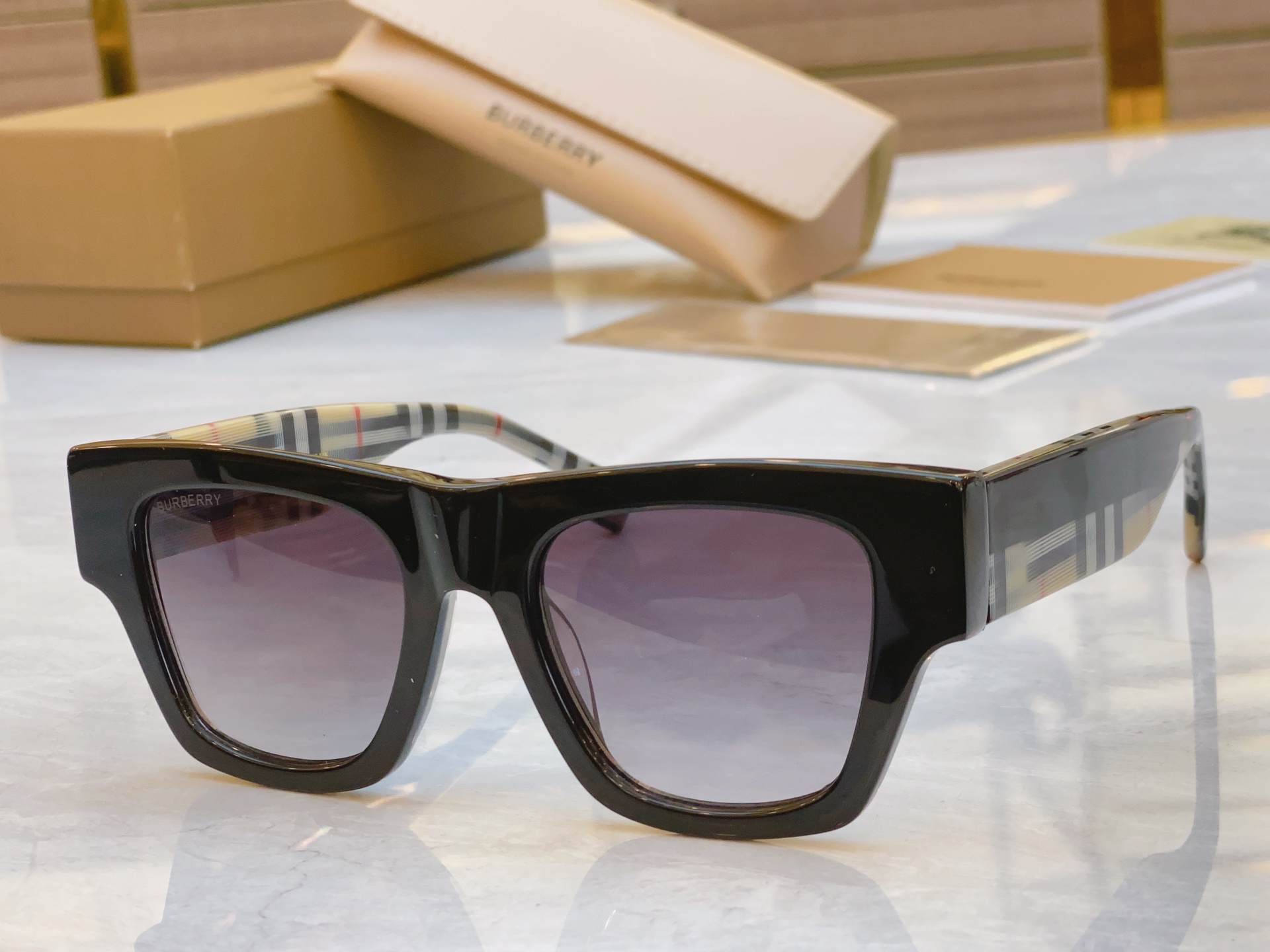 ，【BURBERR*】巴宝*莉新款光学架。MODEL：BE4360，SIZE：51口20-145
