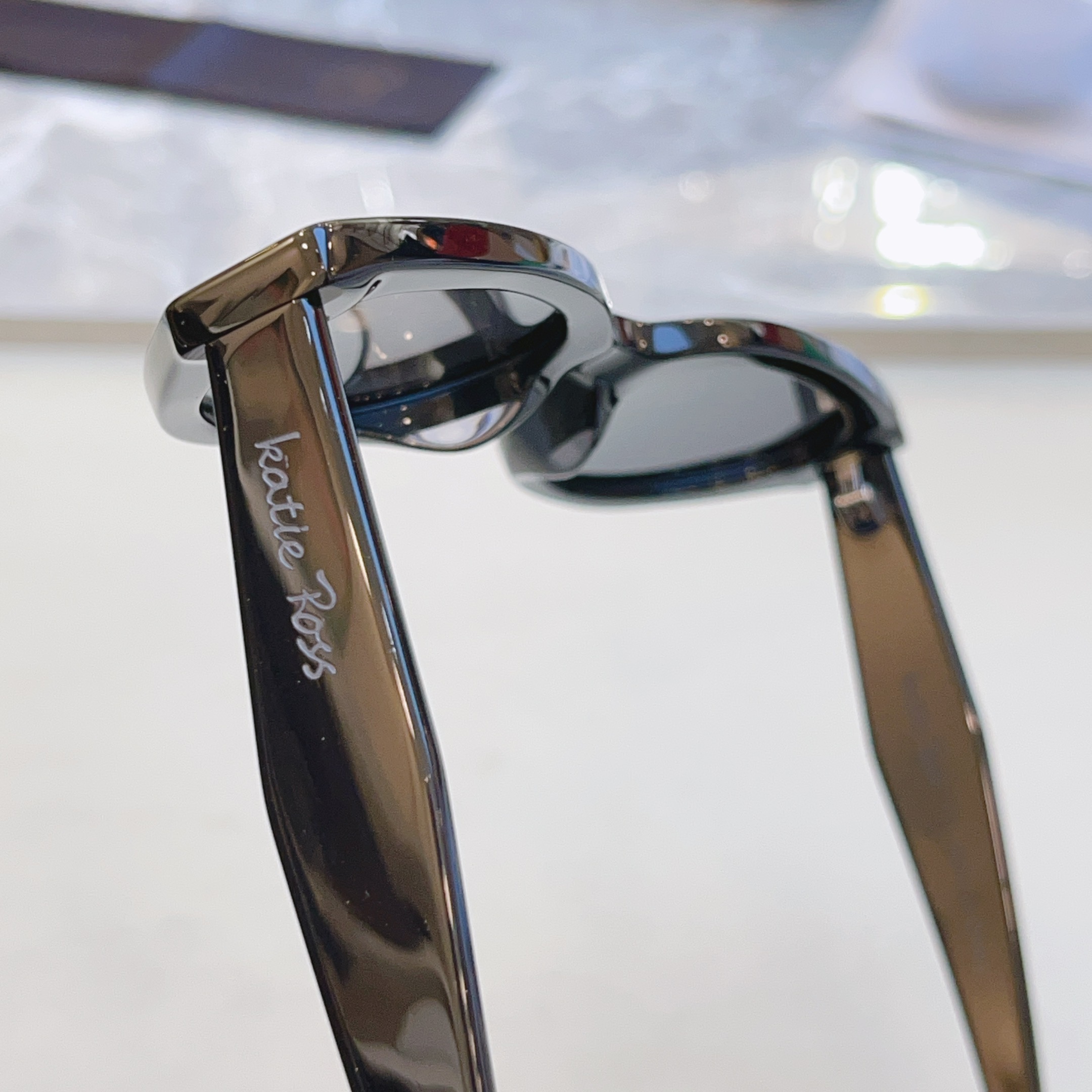 ，配全套包装新款【Katie Ross】新款太阳镜，MODEL：04251，低调大方[亲亲] 时尚大框[