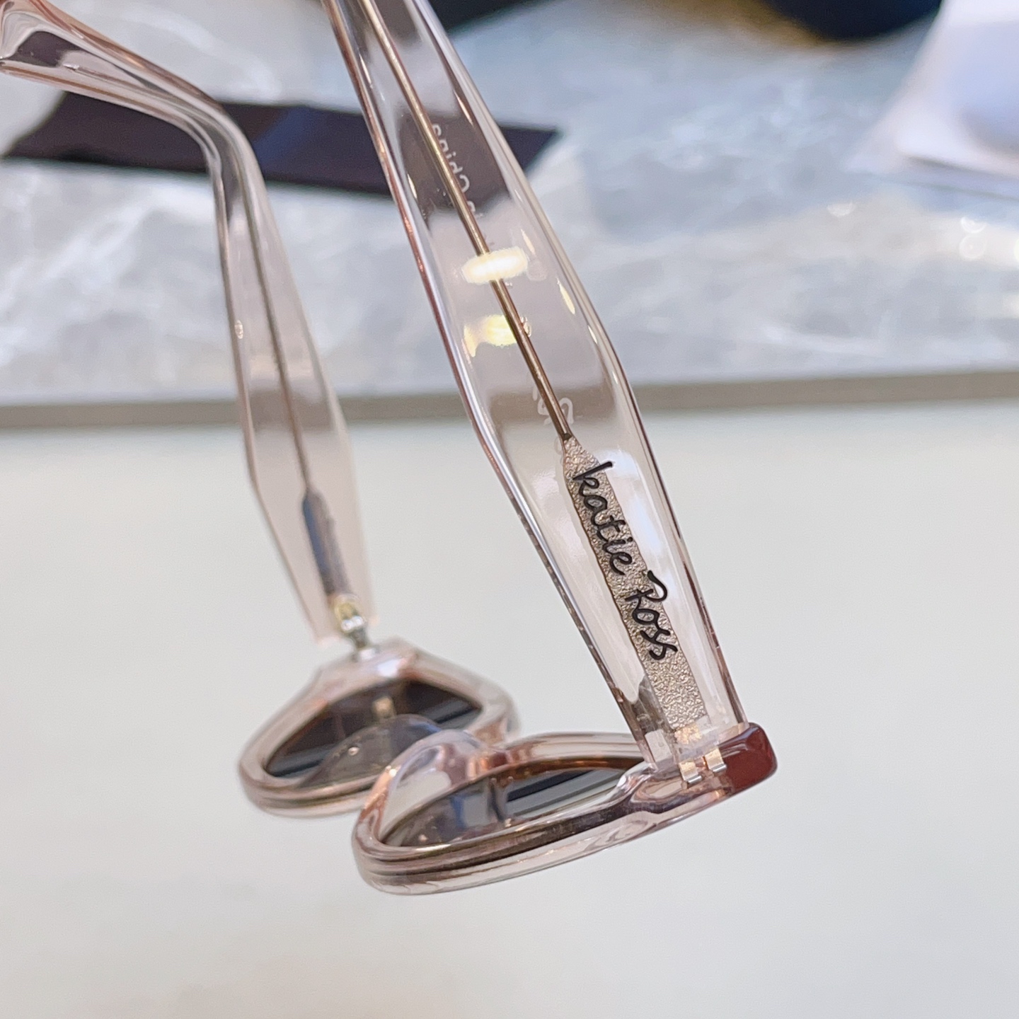 ，配全套包装新款【Katie Ross】新款太阳镜，MODEL：04251，低调大方[亲亲] 时尚大框[