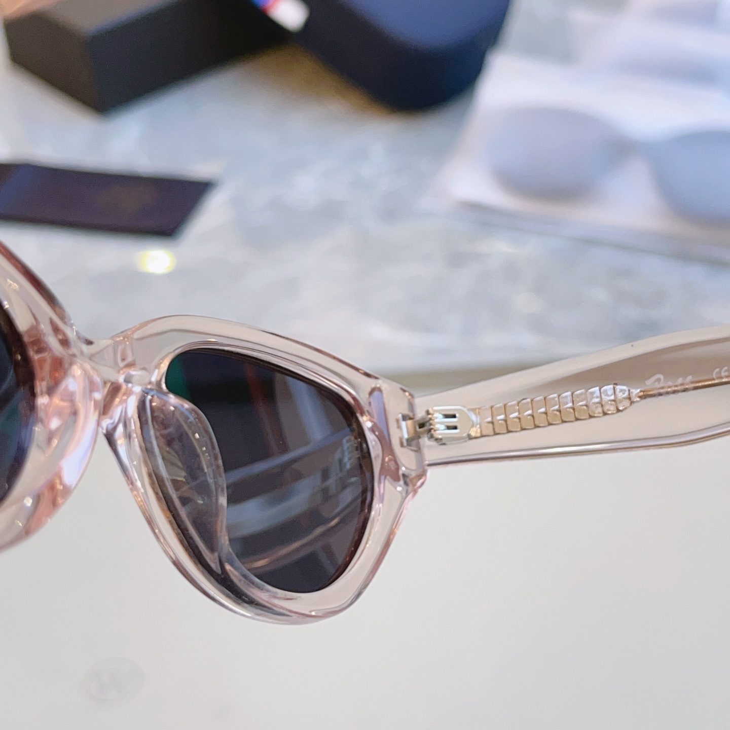 ，配全套包装新款【Katie Ross】新款太阳镜，MODEL：04251，低调大方[亲亲] 时尚大框[