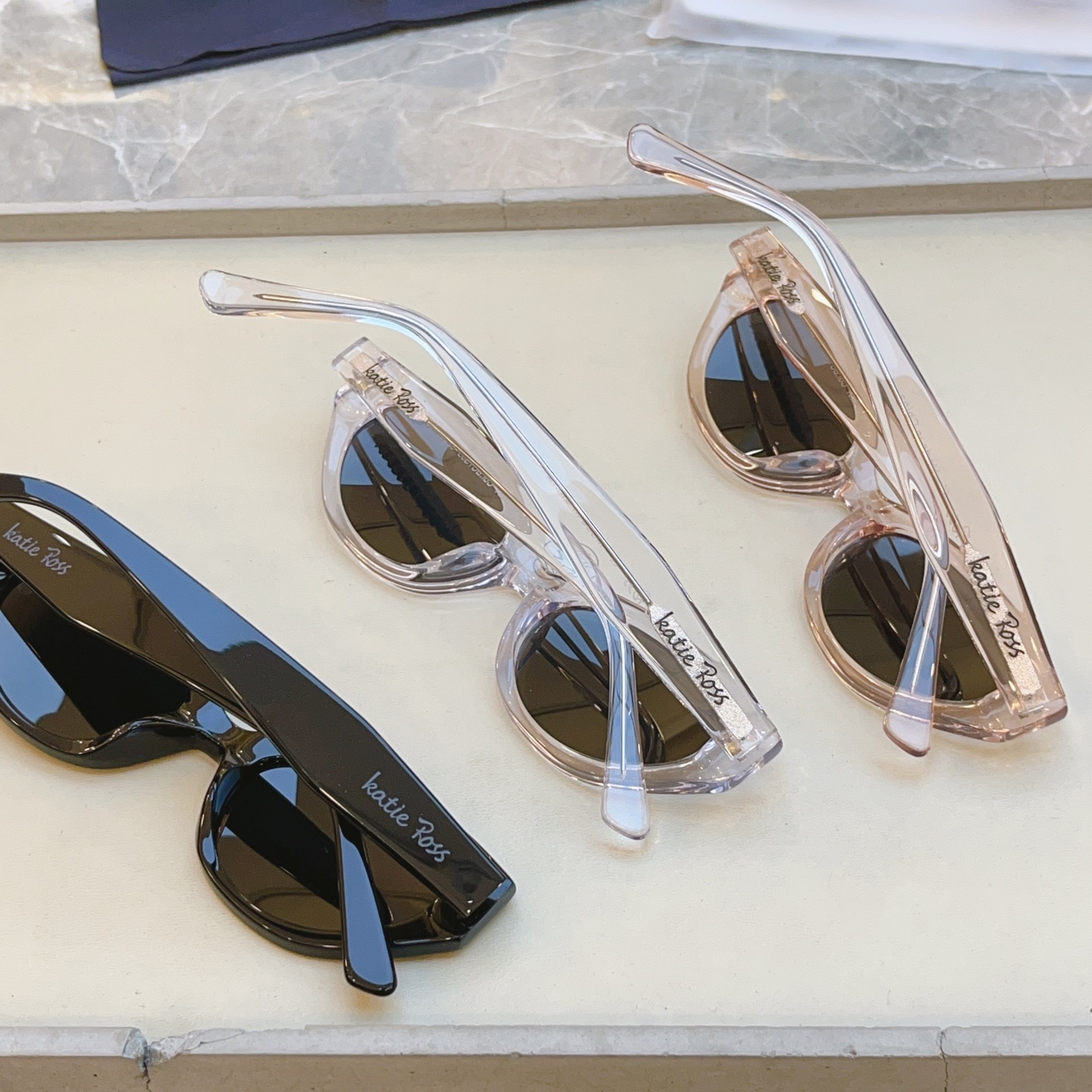 ，配全套包装新款【Katie Ross】新款太阳镜，MODEL：04251，低调大方[亲亲] 时尚大框[