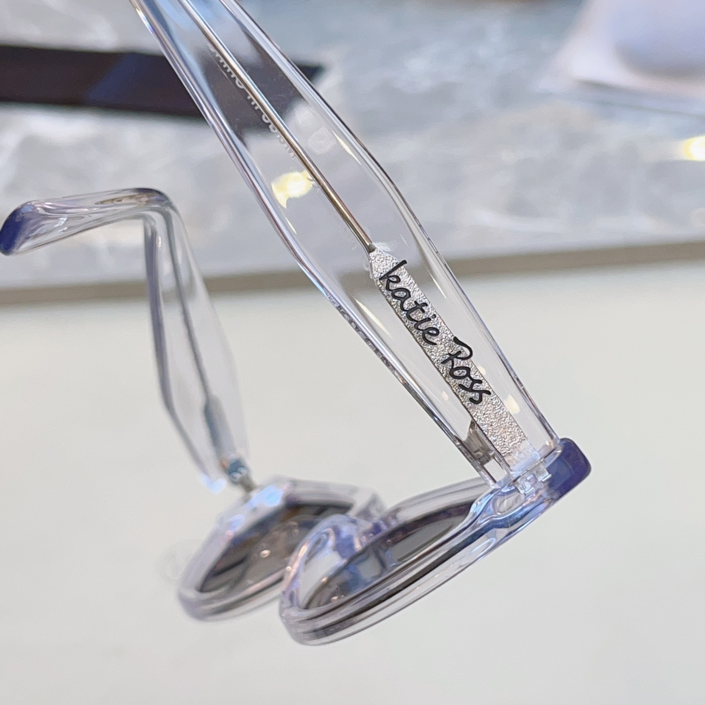 ，配全套包装新款【Katie Ross】新款太阳镜，MODEL：04251，低调大方[亲亲] 时尚大框[