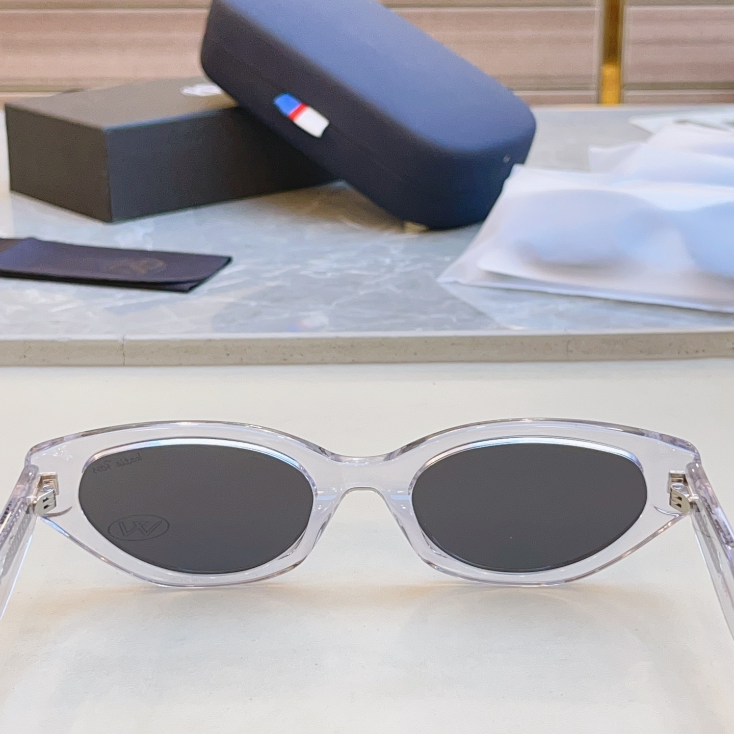 ，配全套包装新款【Katie Ross】新款太阳镜，MODEL：04251，低调大方[亲亲] 时尚大框[