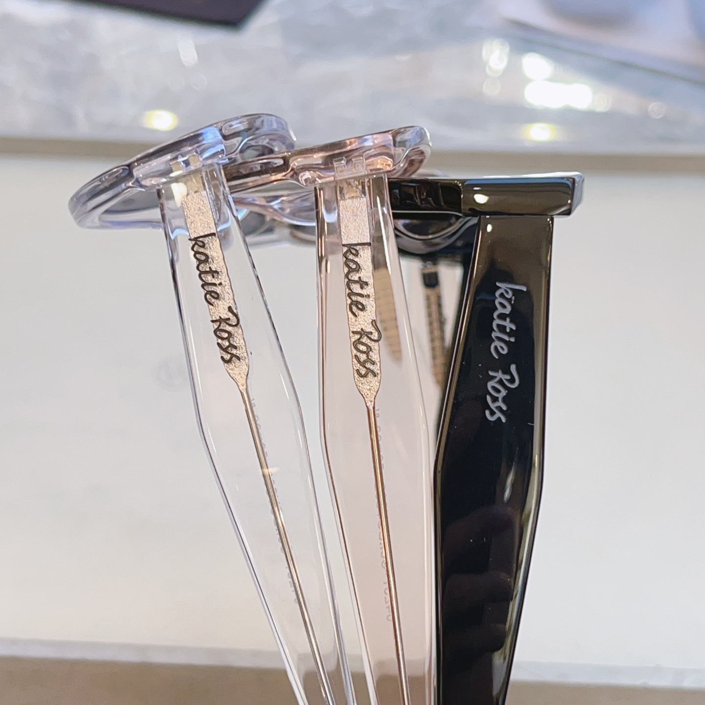 ，配全套包装新款【Katie Ross】新款太阳镜，MODEL：04251，低调大方[亲亲] 时尚大框[