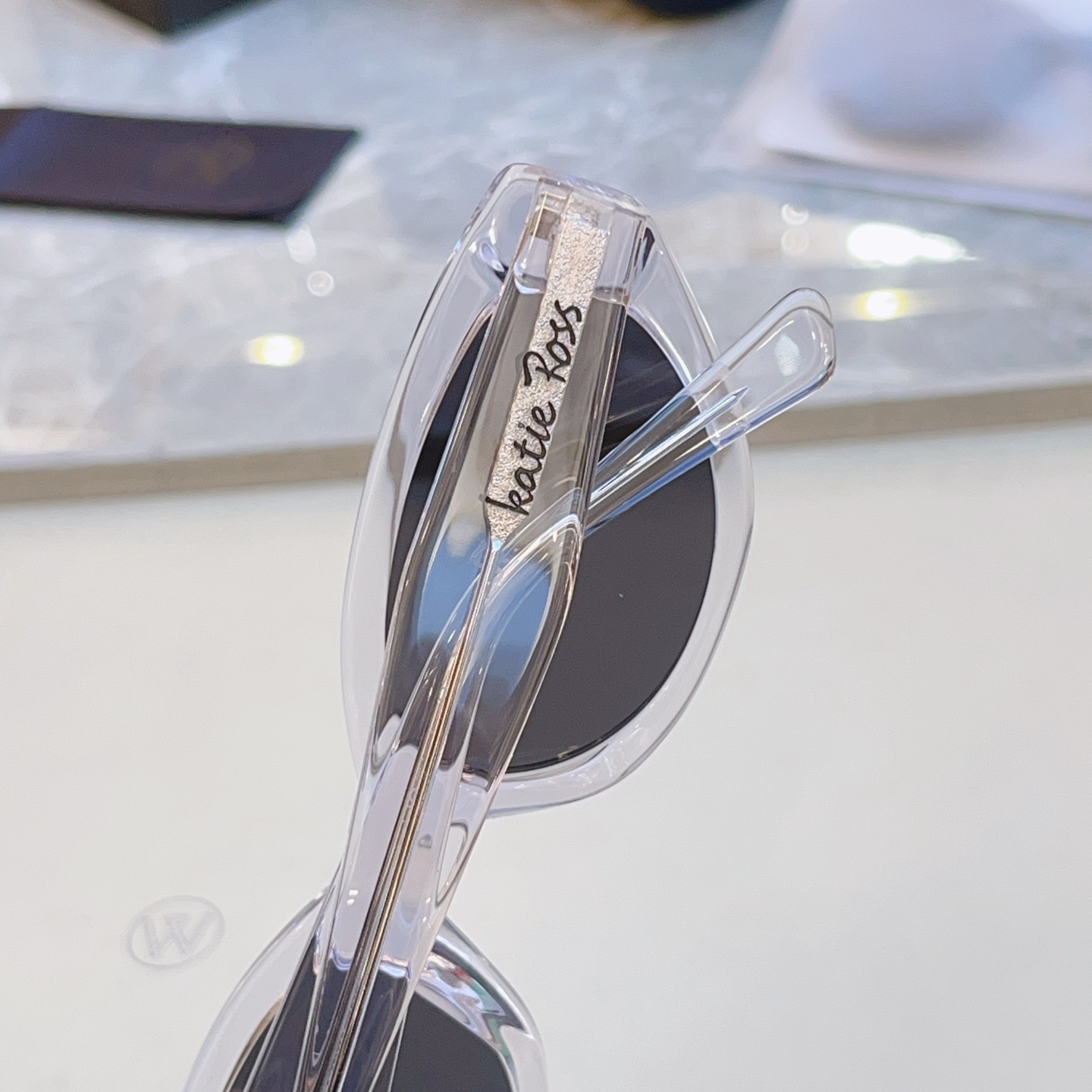 ，配全套包装新款【Katie Ross】新款太阳镜，MODEL：04251，低调大方[亲亲] 时尚大框[