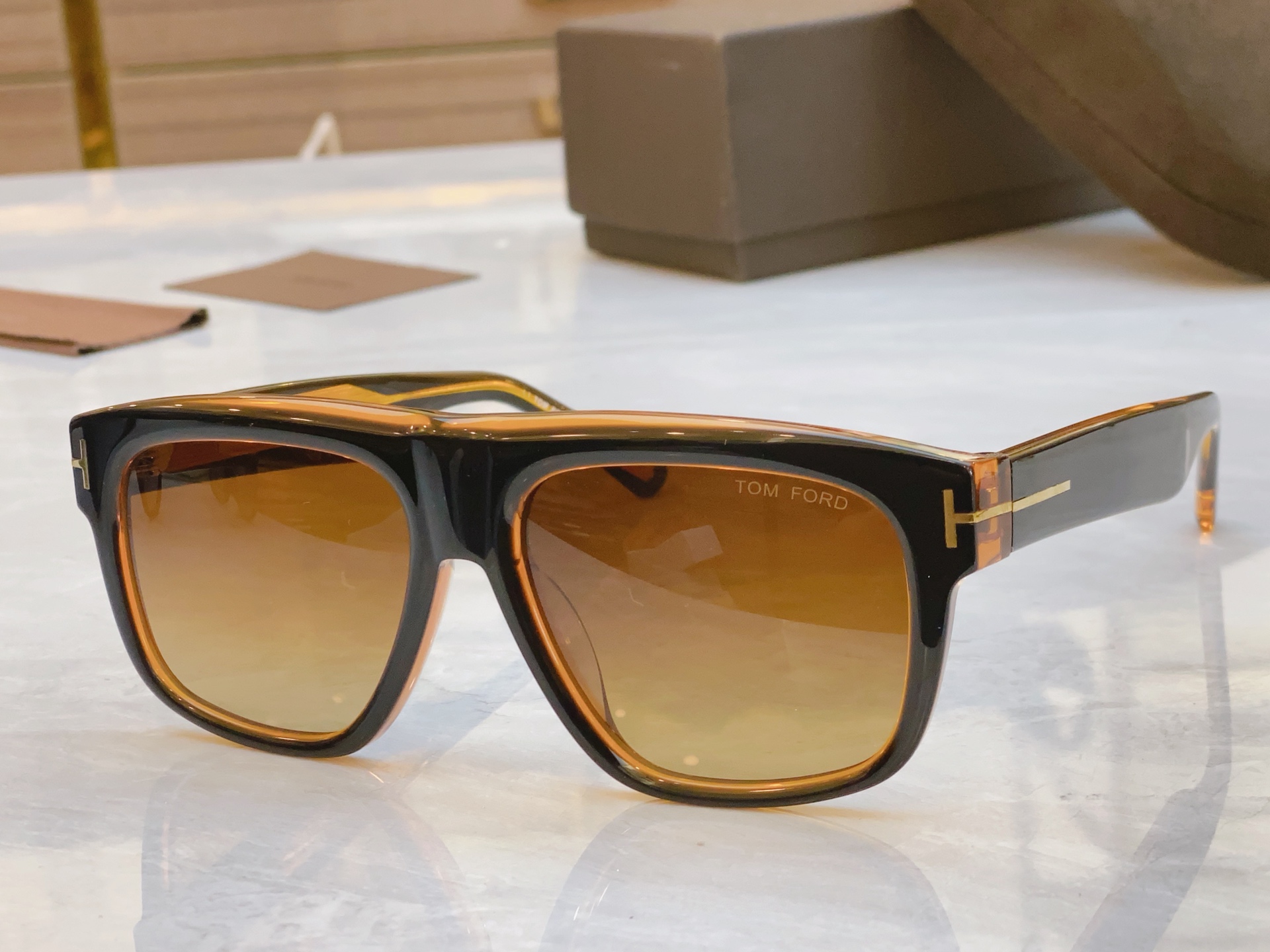 ，【TOM FOR*】汤姆*福特新款太阳镜🕶️，MODEL：FT1201，SIZE：56口19-145