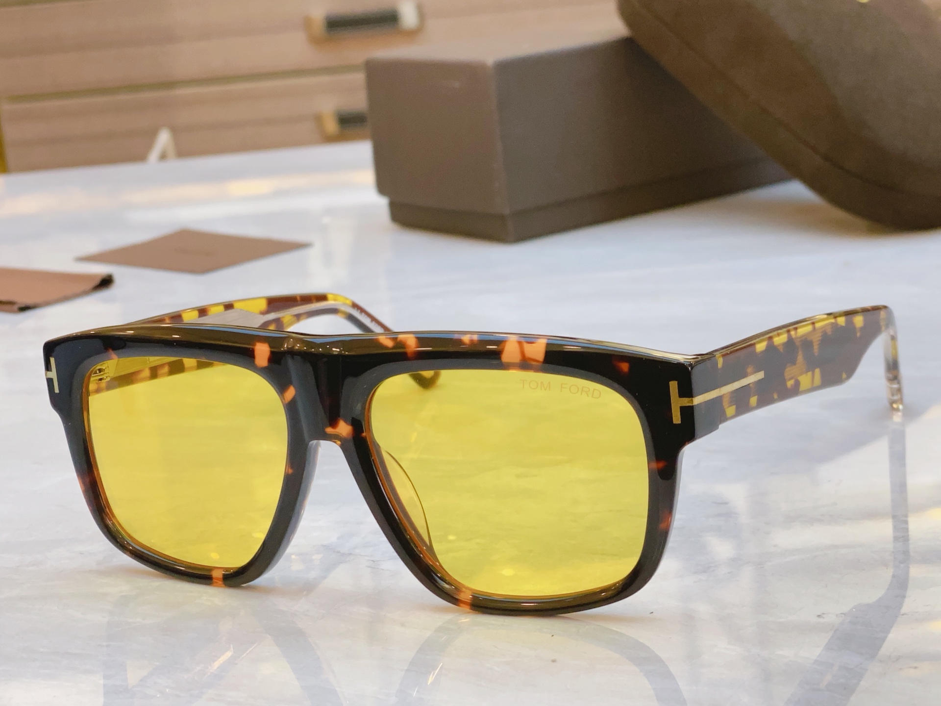 ，【TOM FOR*】汤姆*福特新款太阳镜🕶️，MODEL：FT1201，SIZE：56口19-145