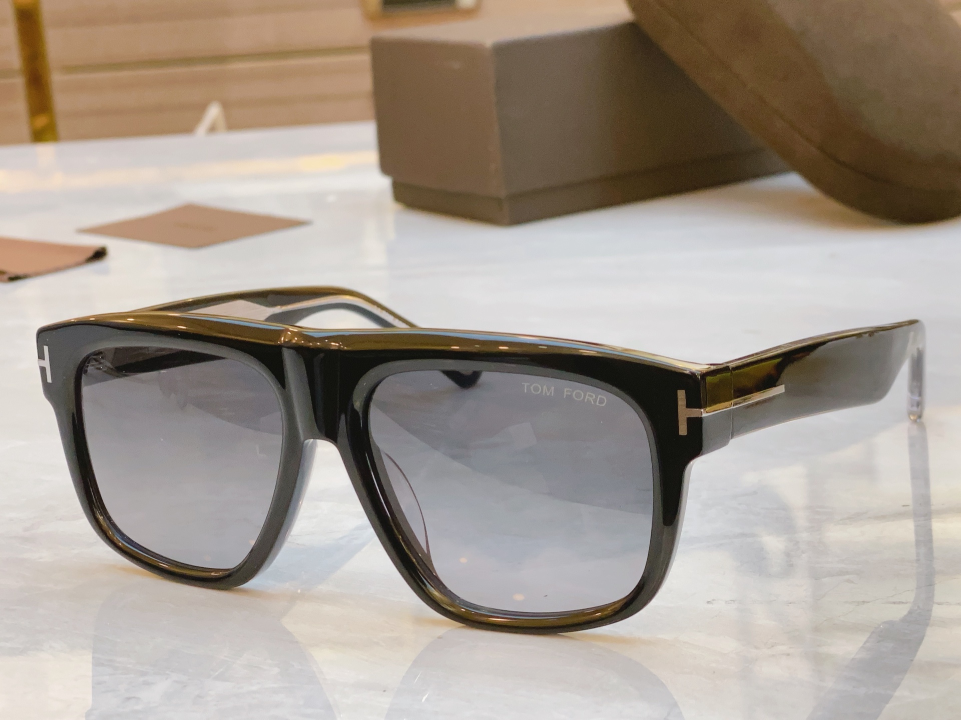 ，【TOM FOR*】汤姆*福特新款太阳镜🕶️，MODEL：FT1201，SIZE：56口19-145