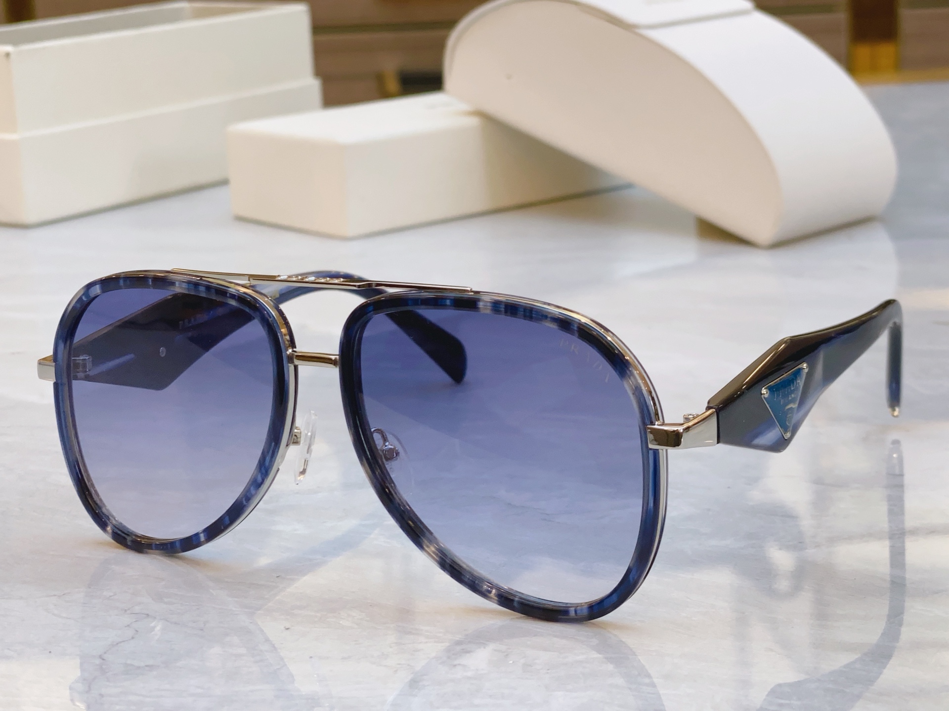 ，【PRAD*】普拉*达新款太阳镜🕶️，MODEL：PR 186VS，SIZE：58口17-142