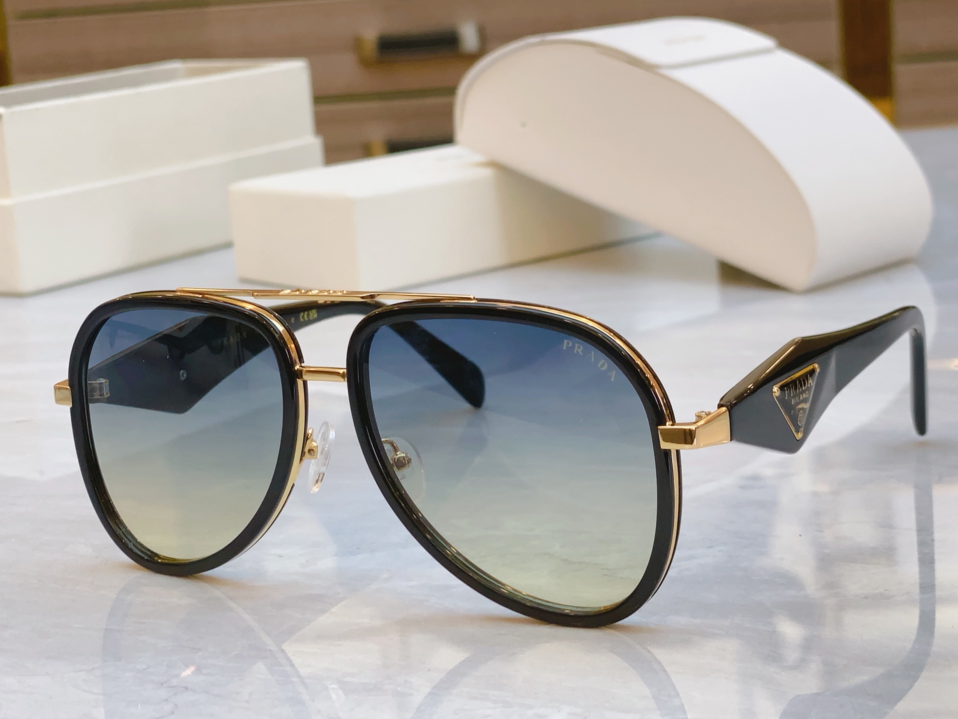 ，【PRAD*】普拉*达新款太阳镜🕶️，MODEL：PR 186VS，SIZE：58口17-142