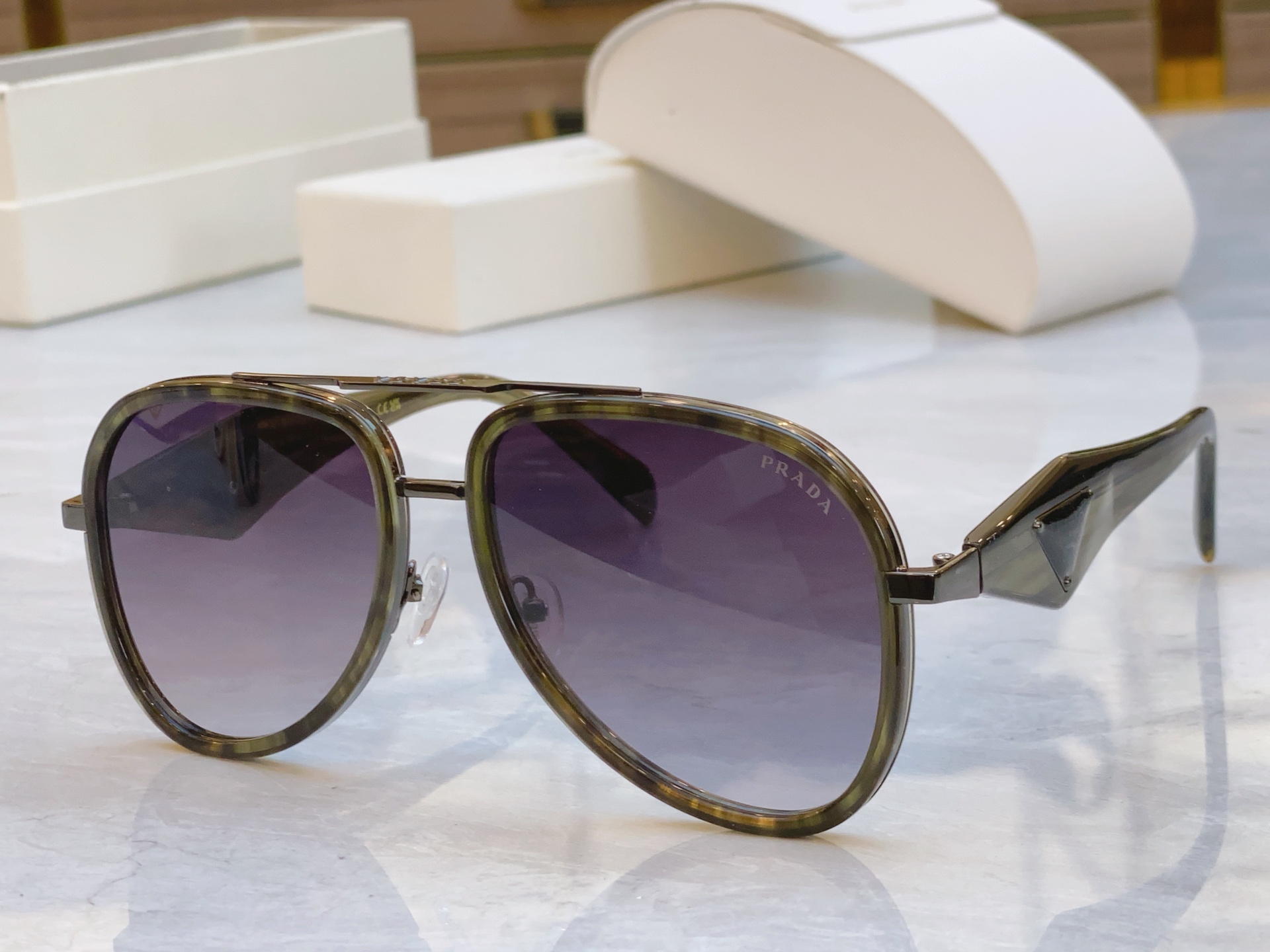 ，【PRAD*】普拉*达新款太阳镜🕶️，MODEL：PR 186VS，SIZE：58口17-142