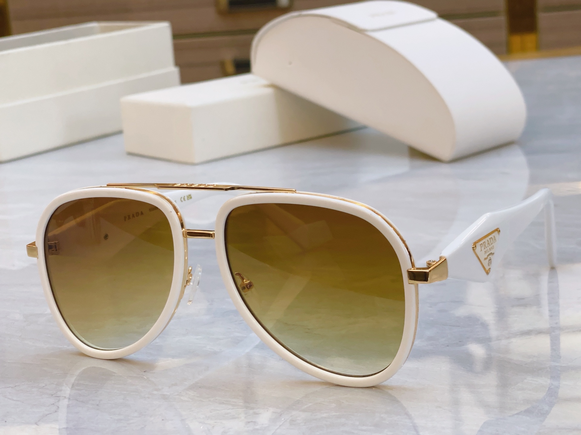 ，【PRAD*】普拉*达新款太阳镜🕶️，MODEL：PR 186VS，SIZE：58口17-142