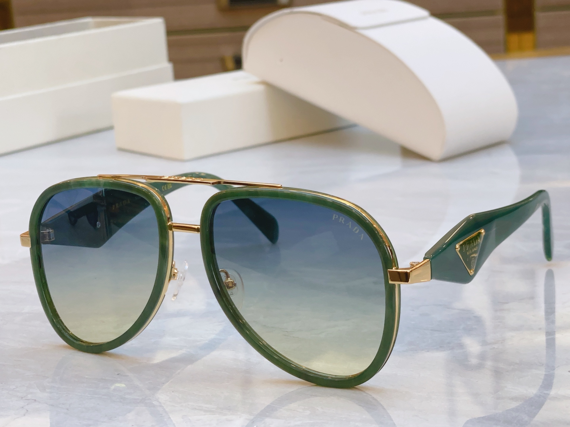 ，【PRAD*】普拉*达新款太阳镜🕶️，MODEL：PR 186VS，SIZE：58口17-142