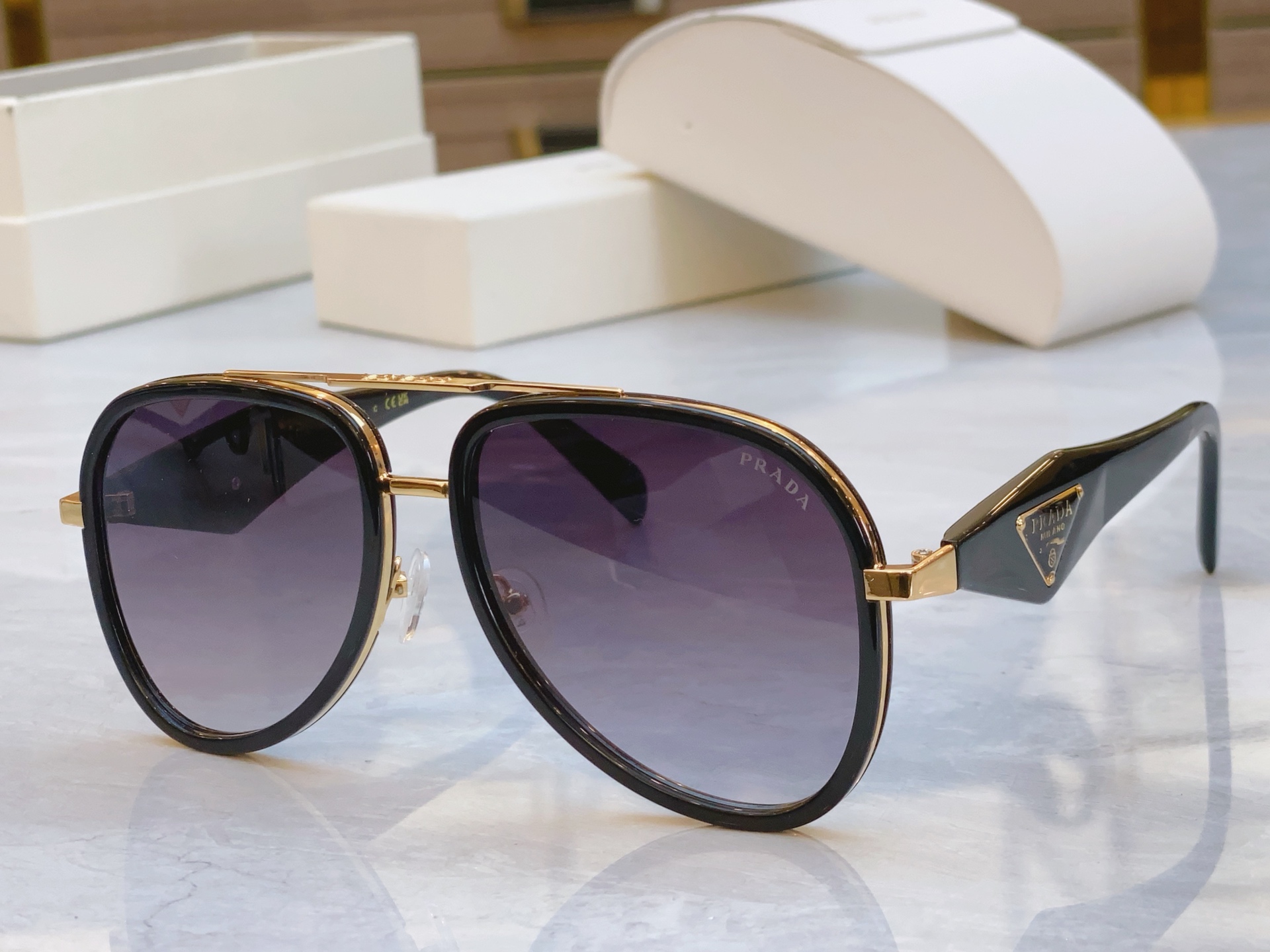 ，【PRAD*】普拉*达新款太阳镜🕶️，MODEL：PR 186VS，SIZE：58口17-142