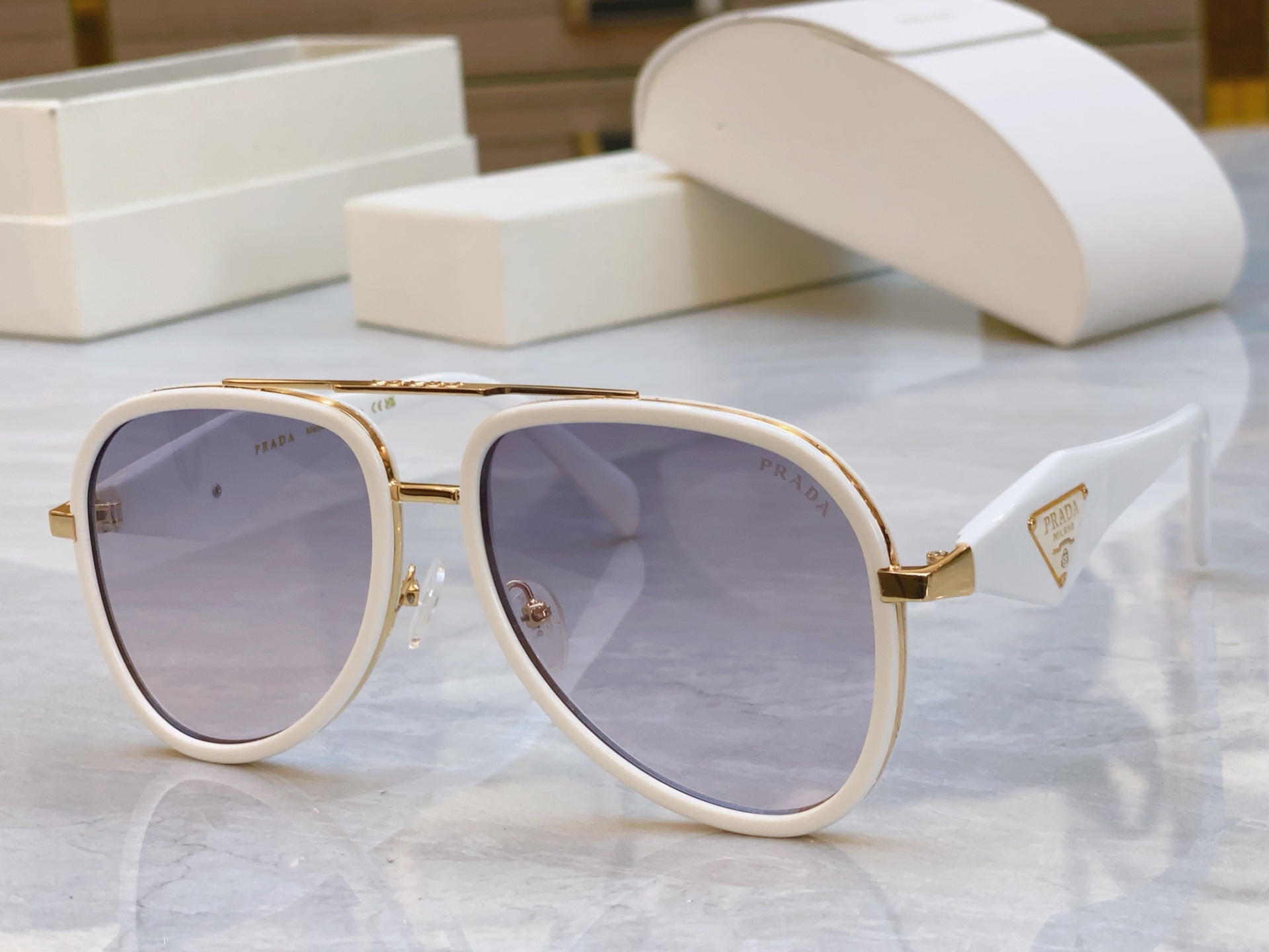 ，【PRAD*】普拉*达新款太阳镜🕶️，MODEL：PR 186VS，SIZE：58口17-142