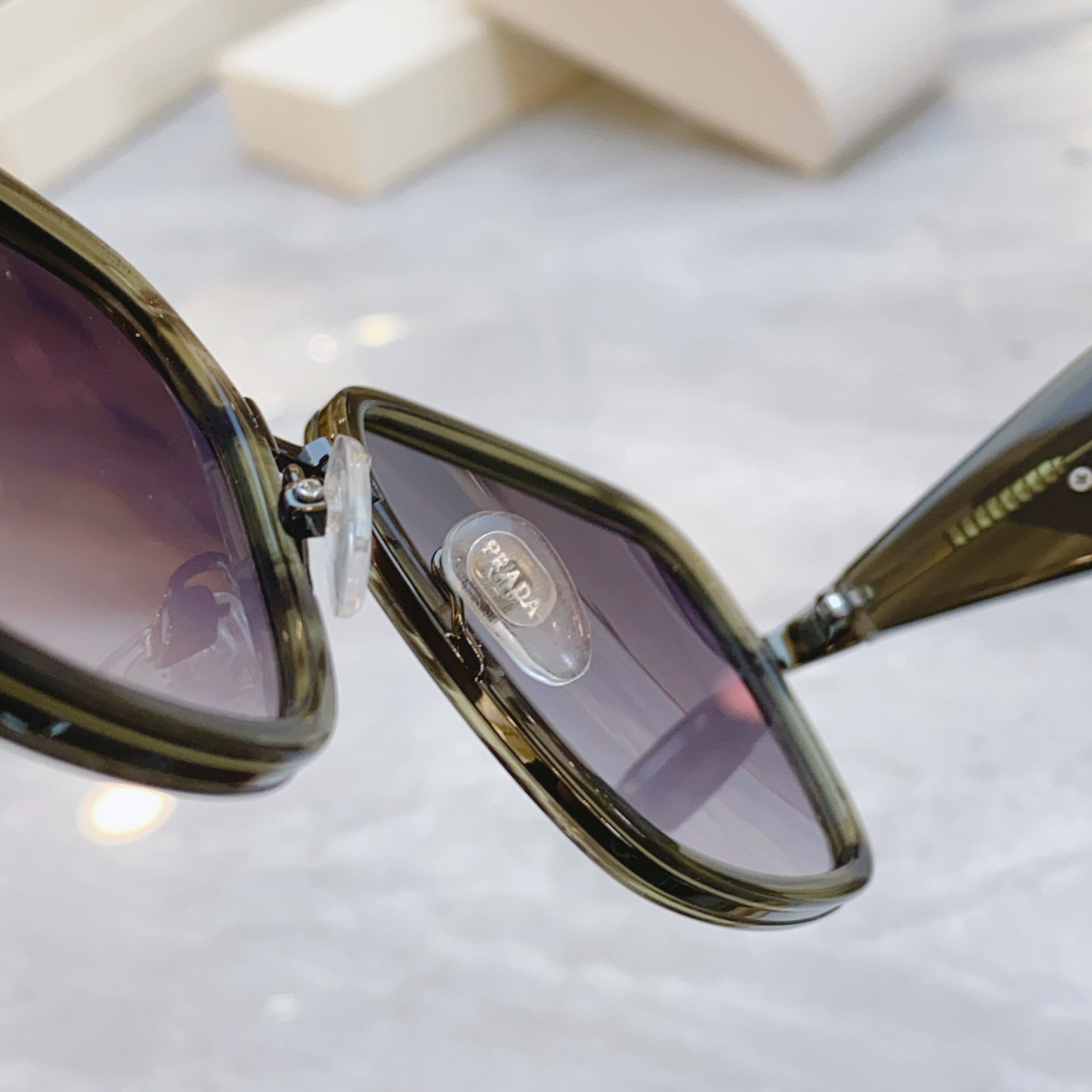 ，【PRAD*】普拉*达新款太阳镜🕶️，MODEL：PR 185VS，SIZE：58口18-142