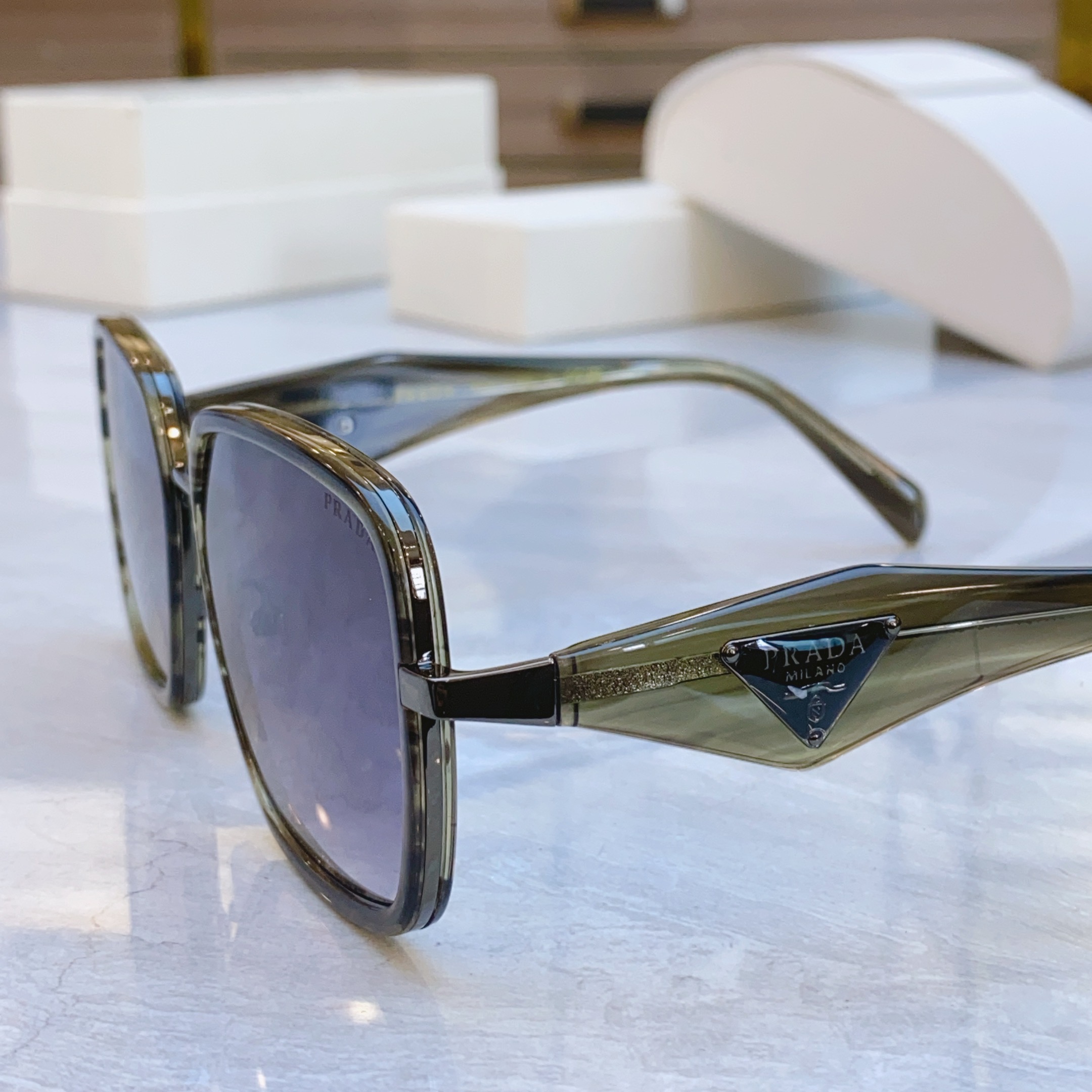 ，【PRAD*】普拉*达新款太阳镜🕶️，MODEL：PR 185VS，SIZE：58口18-142