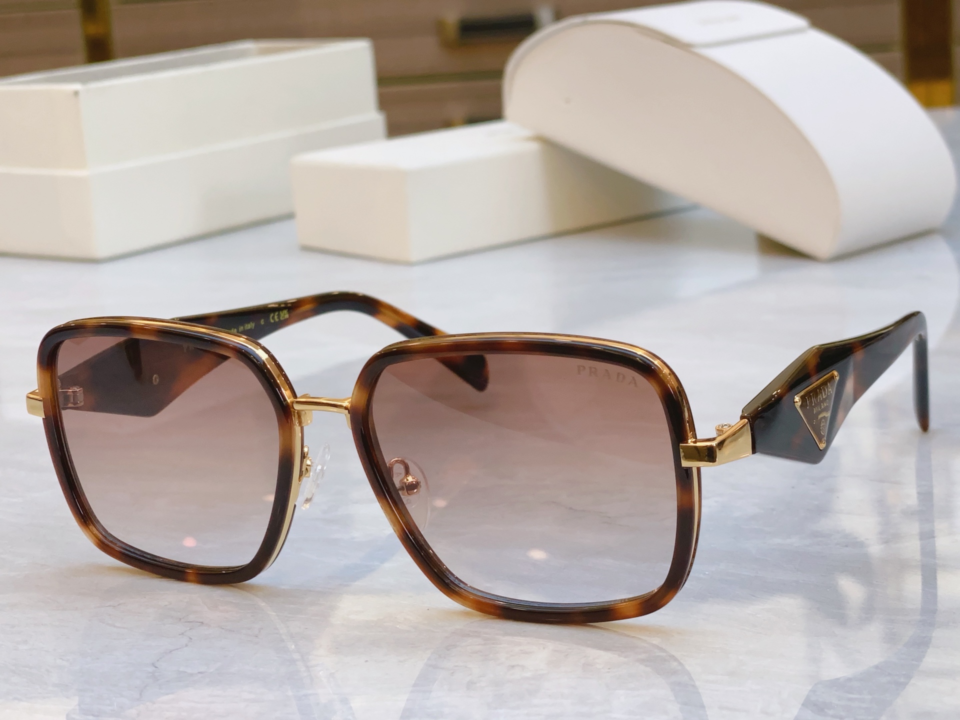 ，【PRAD*】普拉*达新款太阳镜🕶️，MODEL：PR 185VS，SIZE：58口18-142