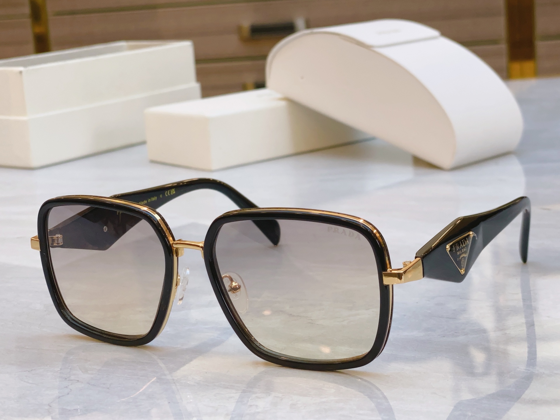 ，【PRAD*】普拉*达新款太阳镜🕶️，MODEL：PR 185VS，SIZE：58口18-142