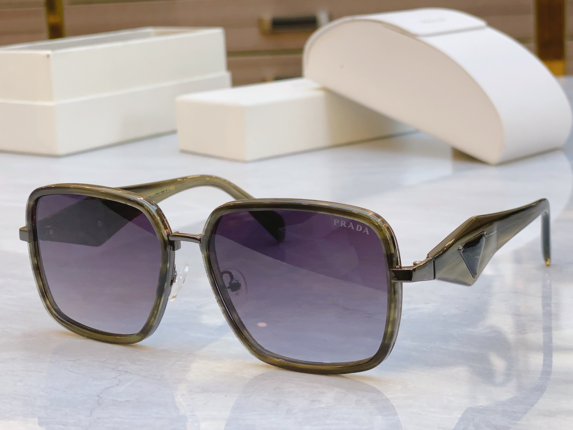 ，【PRAD*】普拉*达新款太阳镜🕶️，MODEL：PR 185VS，SIZE：58口18-142