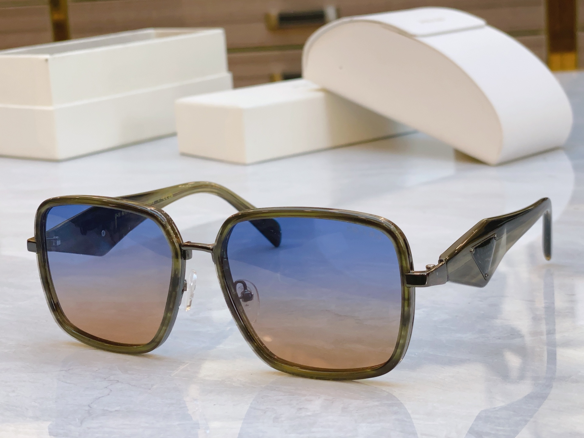 ，【PRAD*】普拉*达新款太阳镜🕶️，MODEL：PR 185VS，SIZE：58口18-142