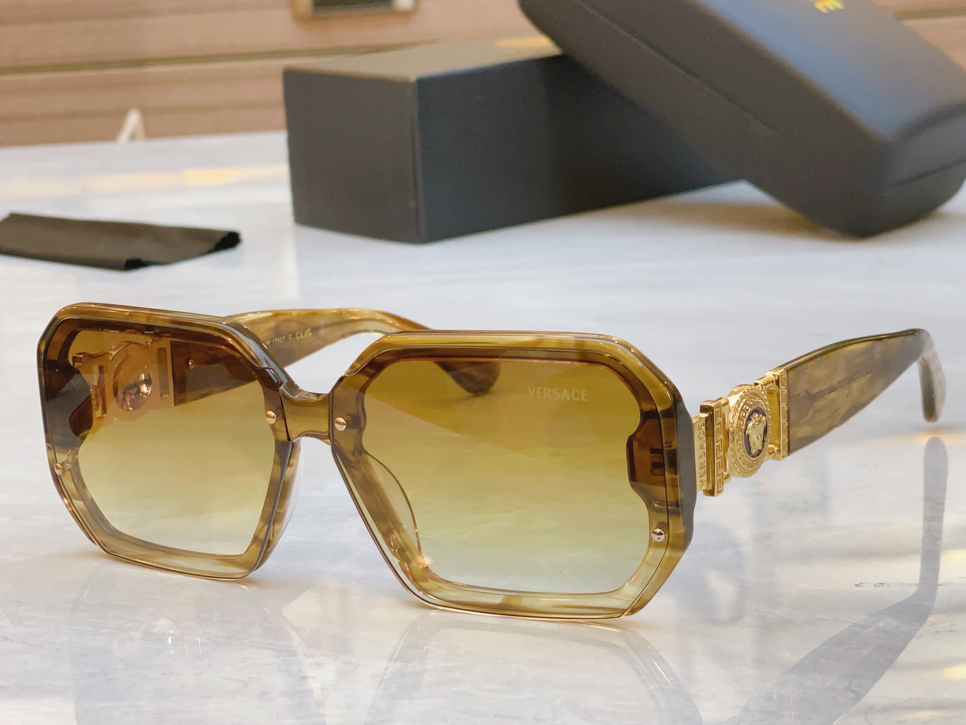 ，【VERSAC*】范思*哲新款太阳镜，MODEL：VE 6755，SIZE：66口9-145