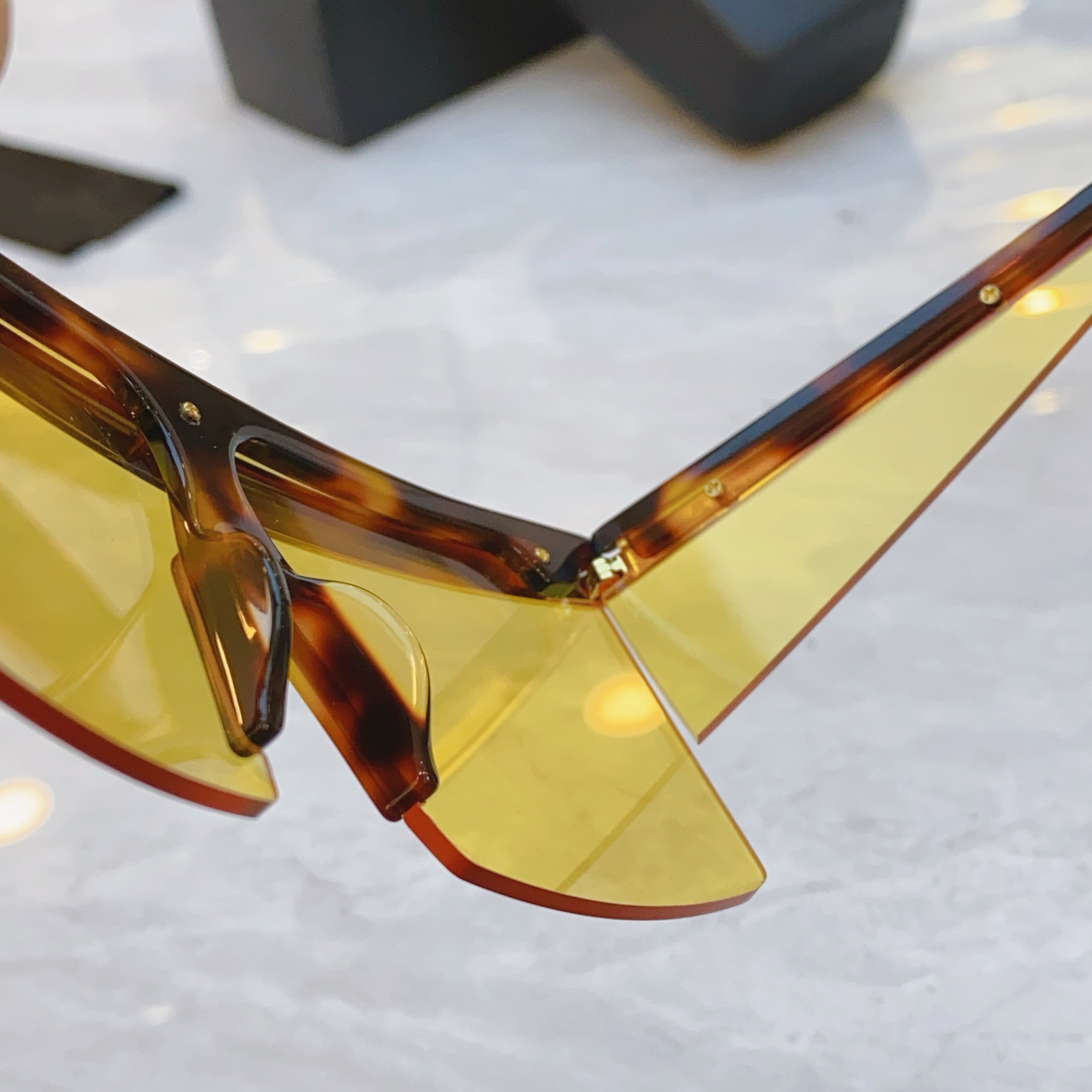 ，【VERSAC*】范思*哲新款太阳镜，MODEL：VE2254，SIZE：44口144-155