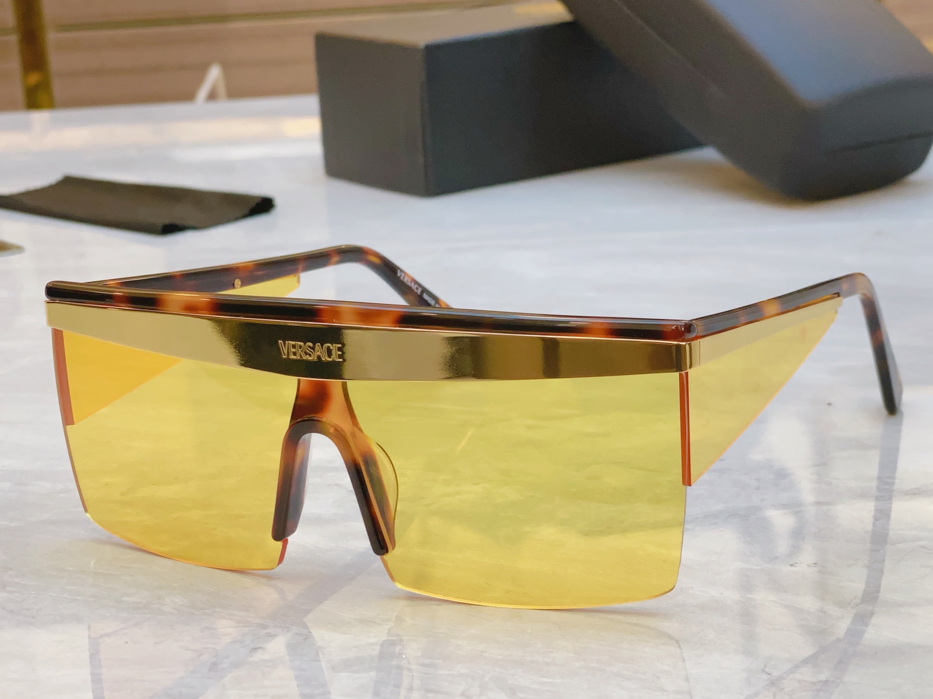 ，【VERSAC*】范思*哲新款太阳镜，MODEL：VE2254，SIZE：44口144-155