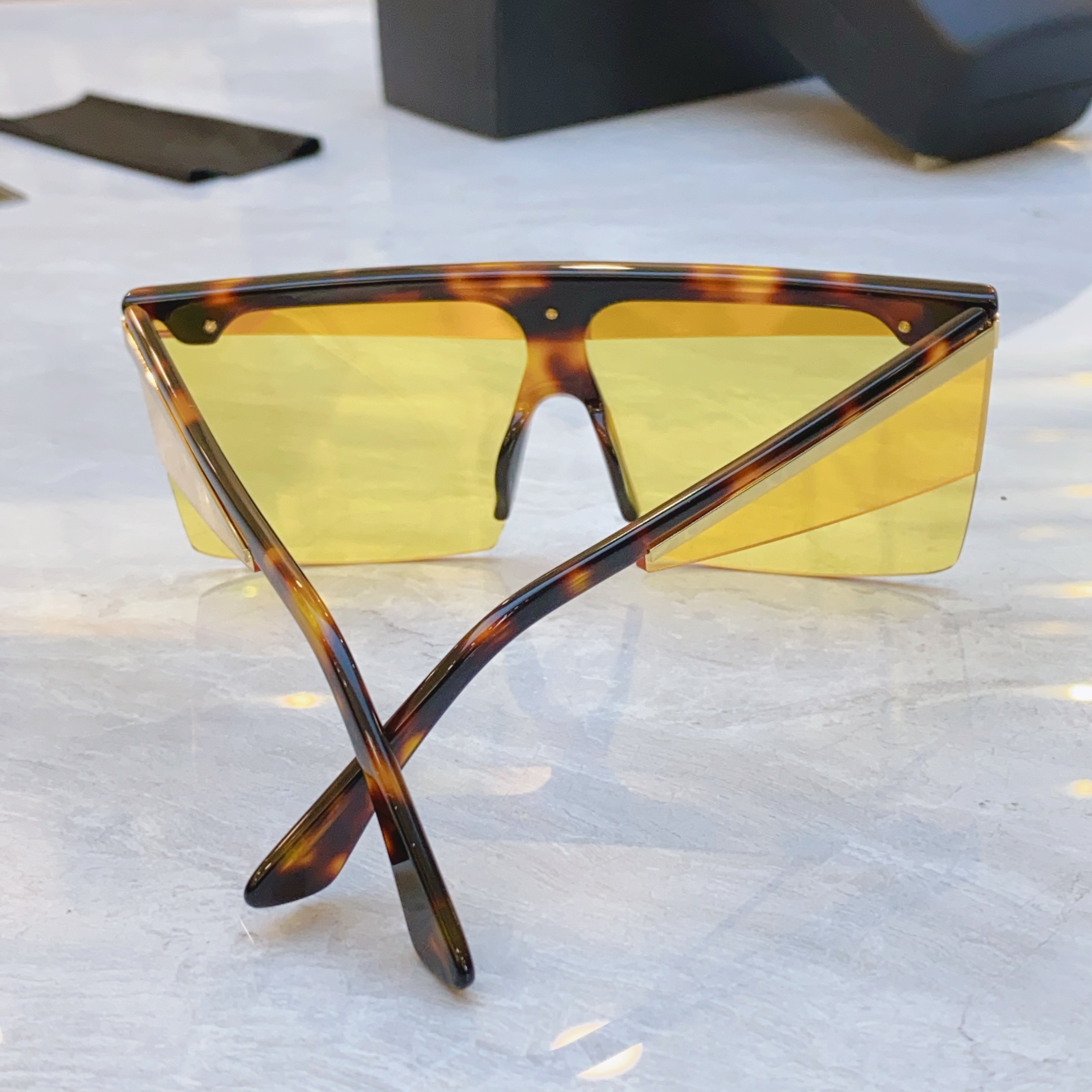 ，【VERSAC*】范思*哲新款太阳镜，MODEL：VE2254，SIZE：44口144-155