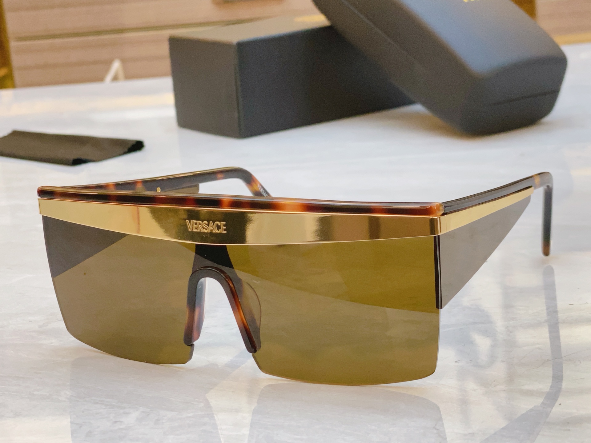 ，【VERSAC*】范思*哲新款太阳镜，MODEL：VE2254，SIZE：44口144-155