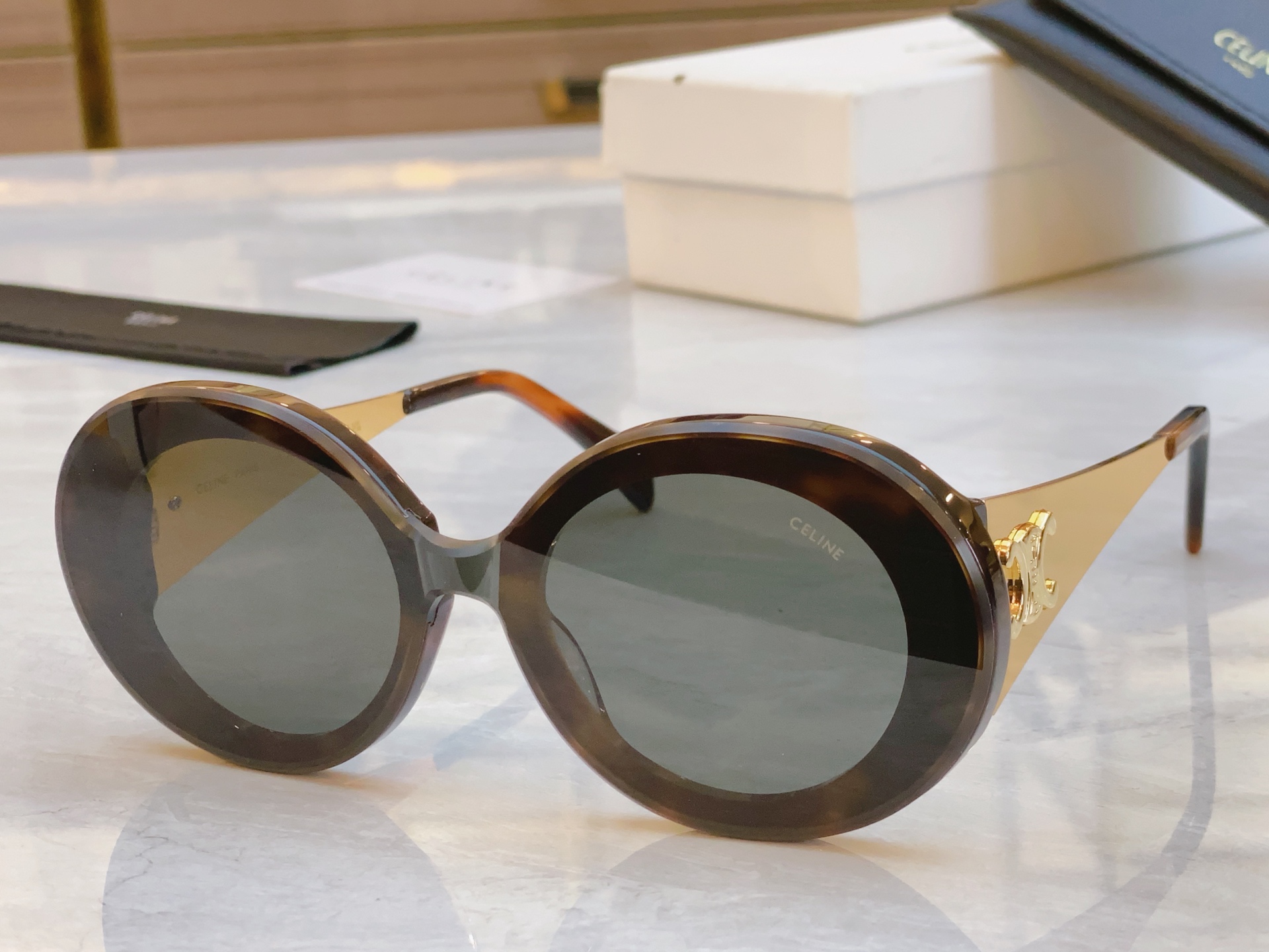 ，【CELIN*】赛*琳新款太阳镜， MODELCL42106U ，SIZE 52口22-145