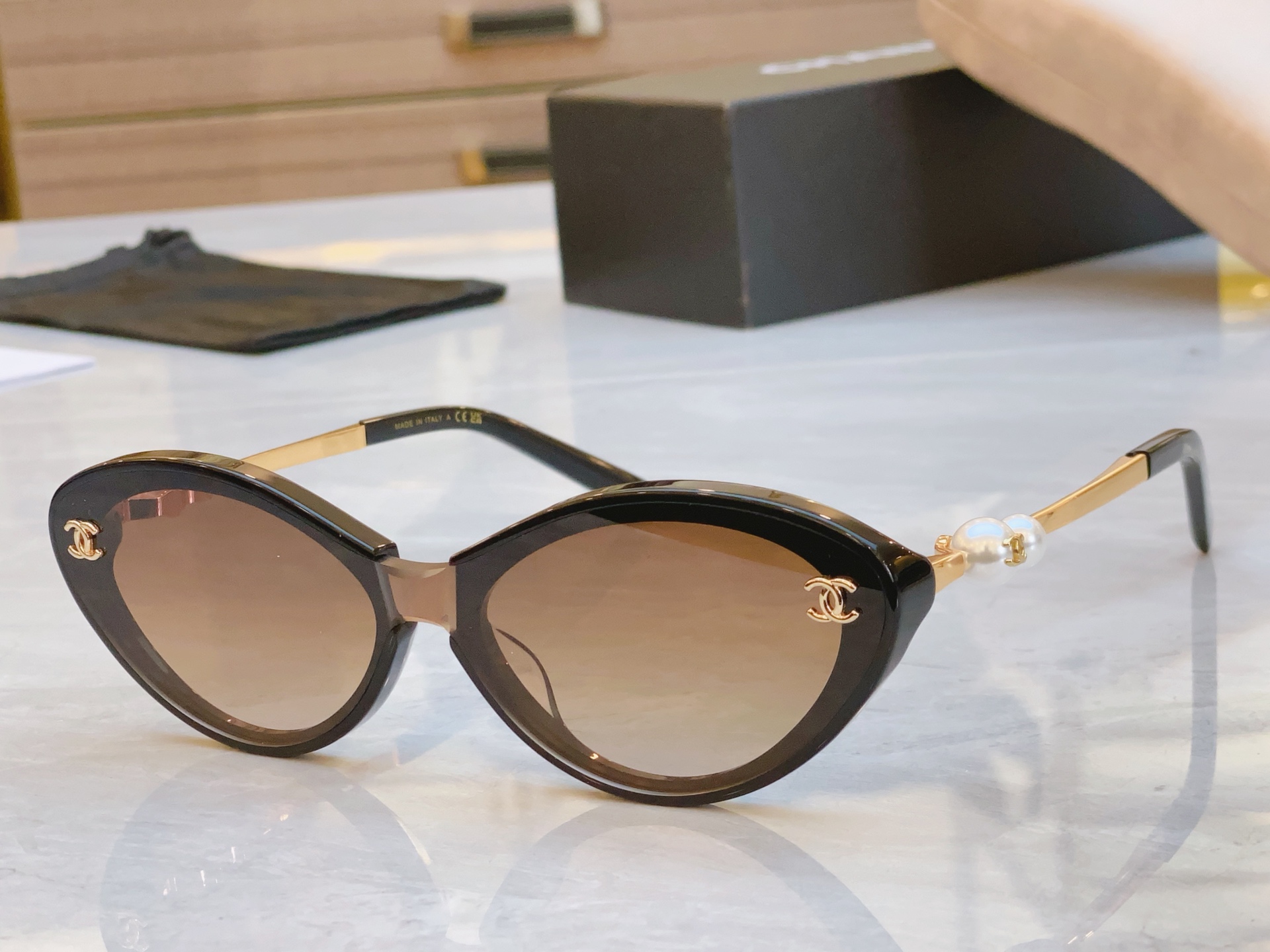 ，【CHANE*】香奈儿新款太阳镜🕶️🕶️，MODEL：A95101，SIZE：56口18-145