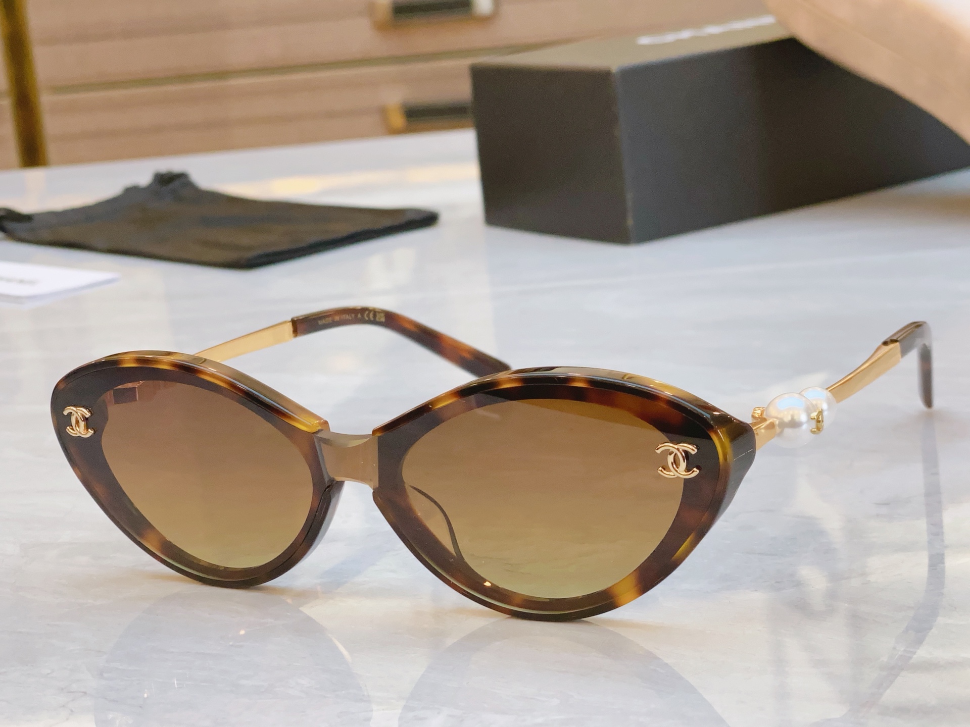，【CHANE*】香奈儿新款太阳镜🕶️🕶️，MODEL：A95101，SIZE：56口18-145