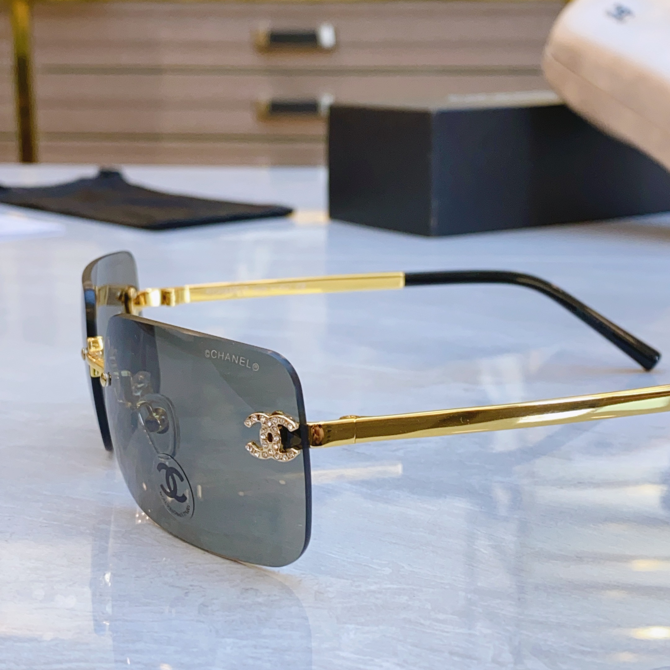 ，【CHANE*】香奈儿新款太阳镜🕶️🕶️，MODEL：CH4218，SIZE：60口16-145