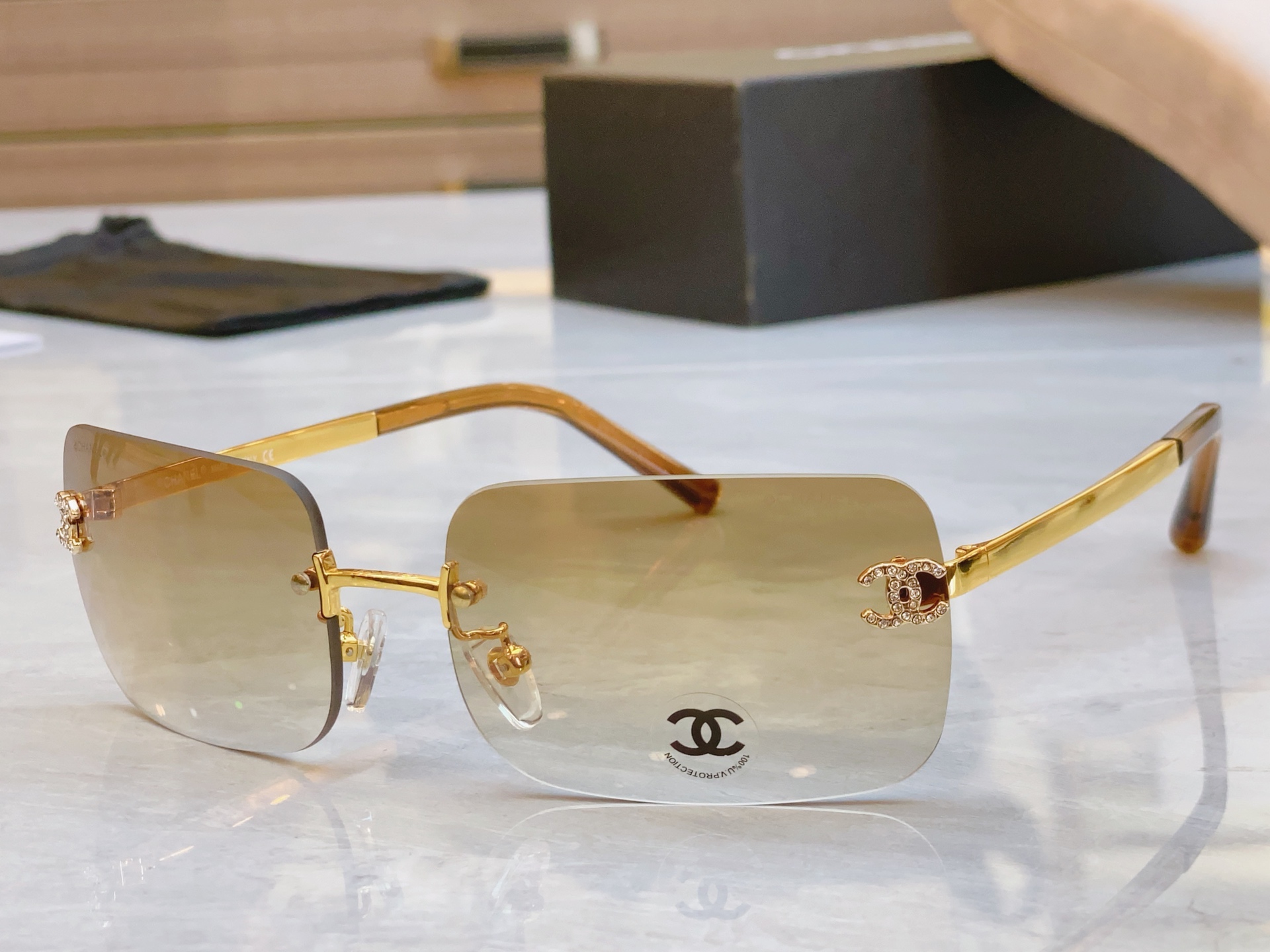 ，【CHANE*】香奈儿新款太阳镜🕶️🕶️，MODEL：CH4218，SIZE：60口16-145